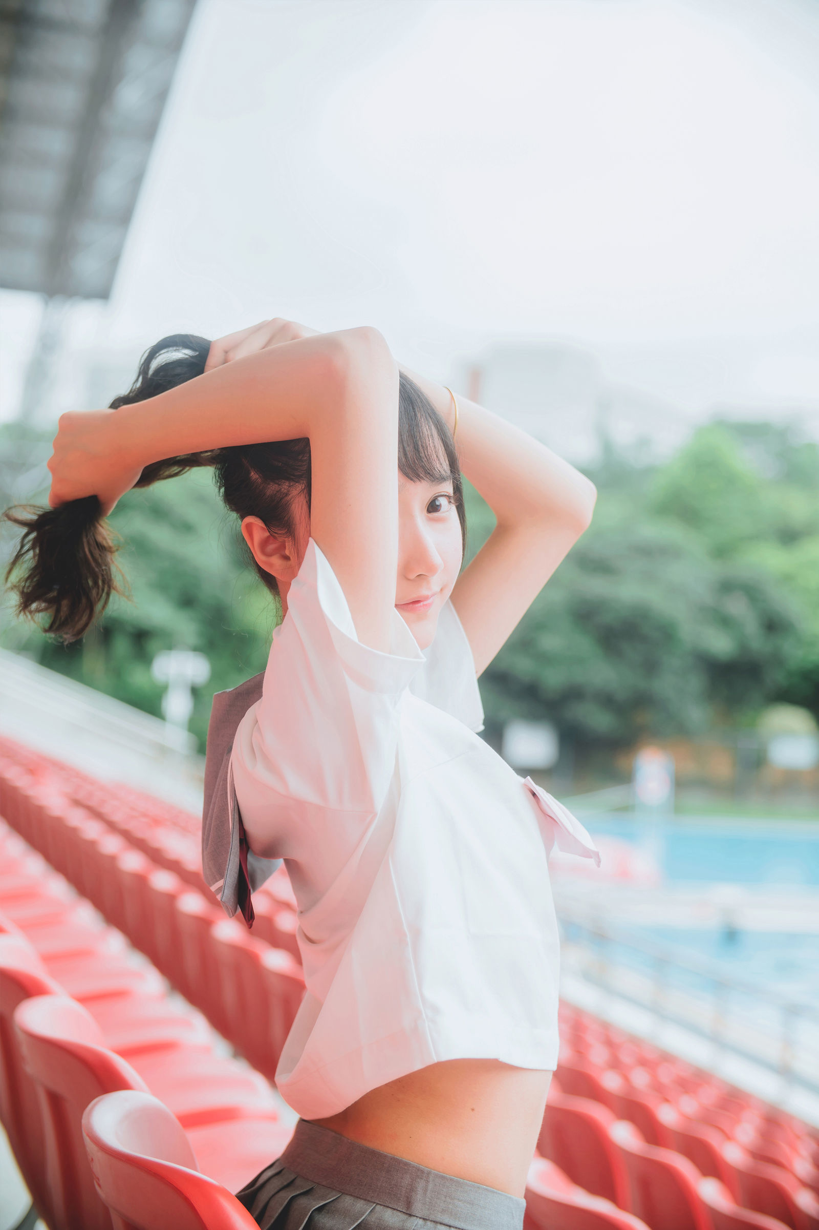 [网络美女] 木绵绵 灰色JK制服高清手机美女壁纸20P