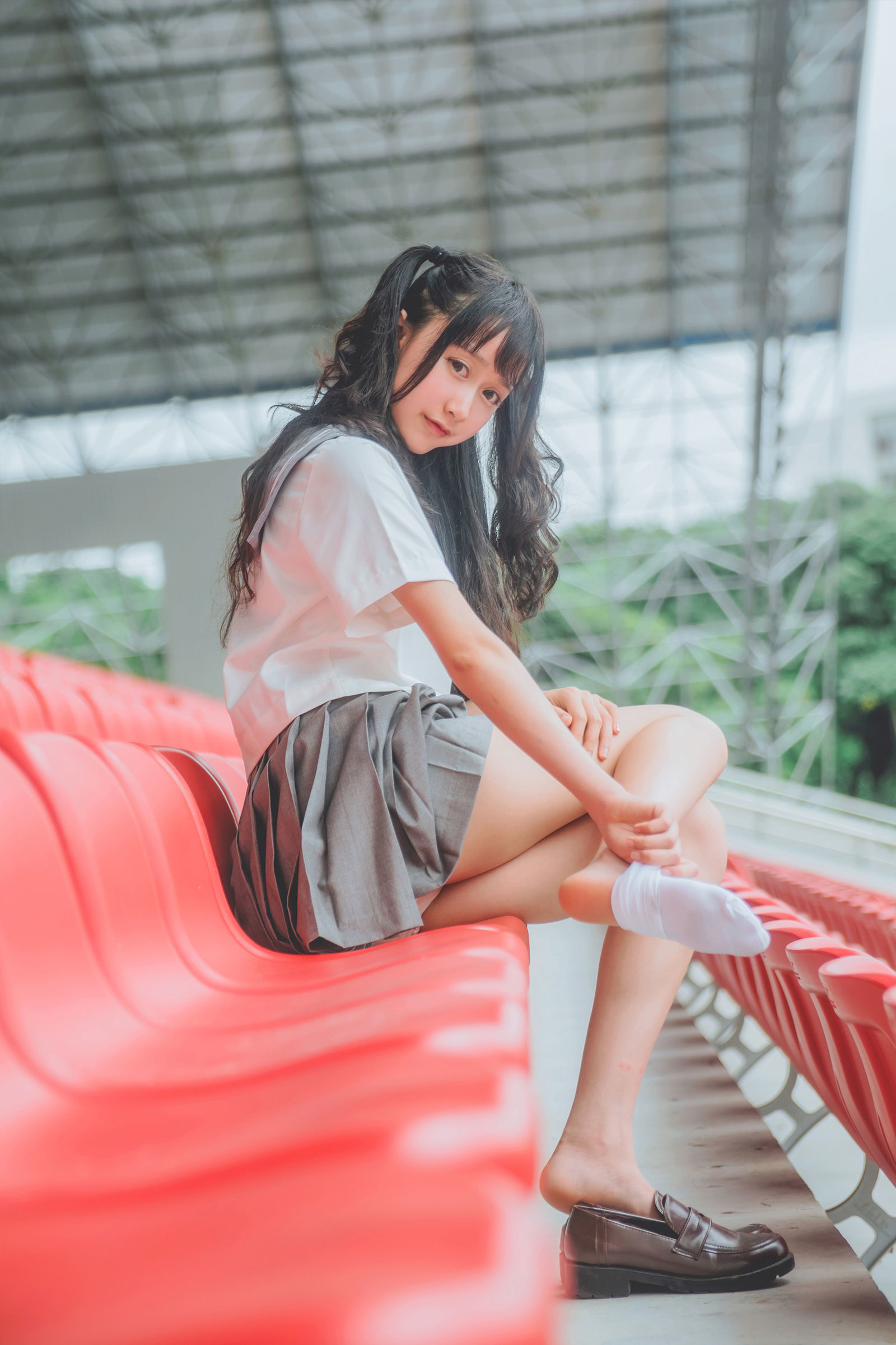 [网络美女] 木绵绵 灰色JK制服高清手机美女壁纸32P