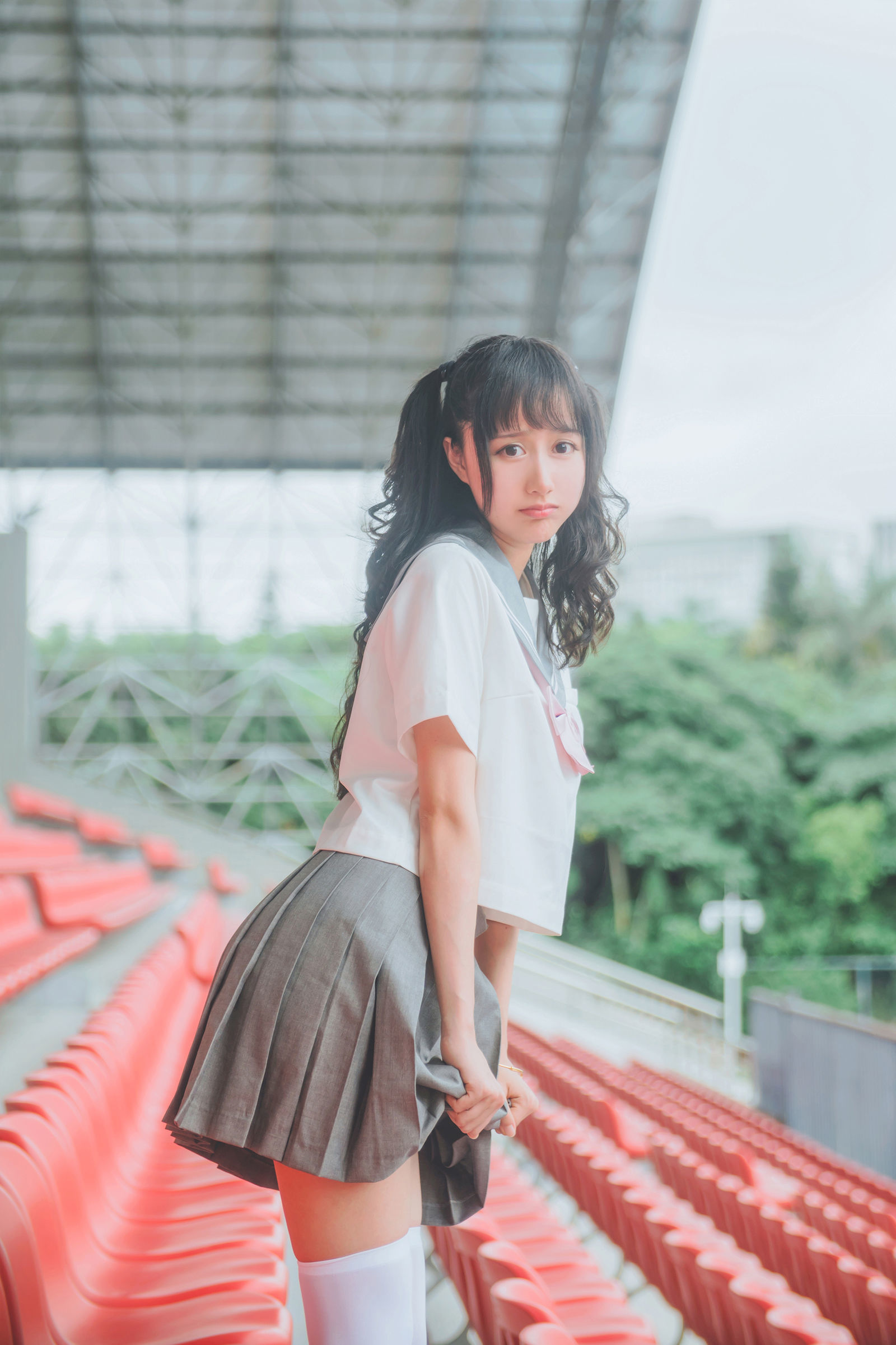 [网络美女] 木绵绵 灰色JK制服高清手机美女壁纸25P