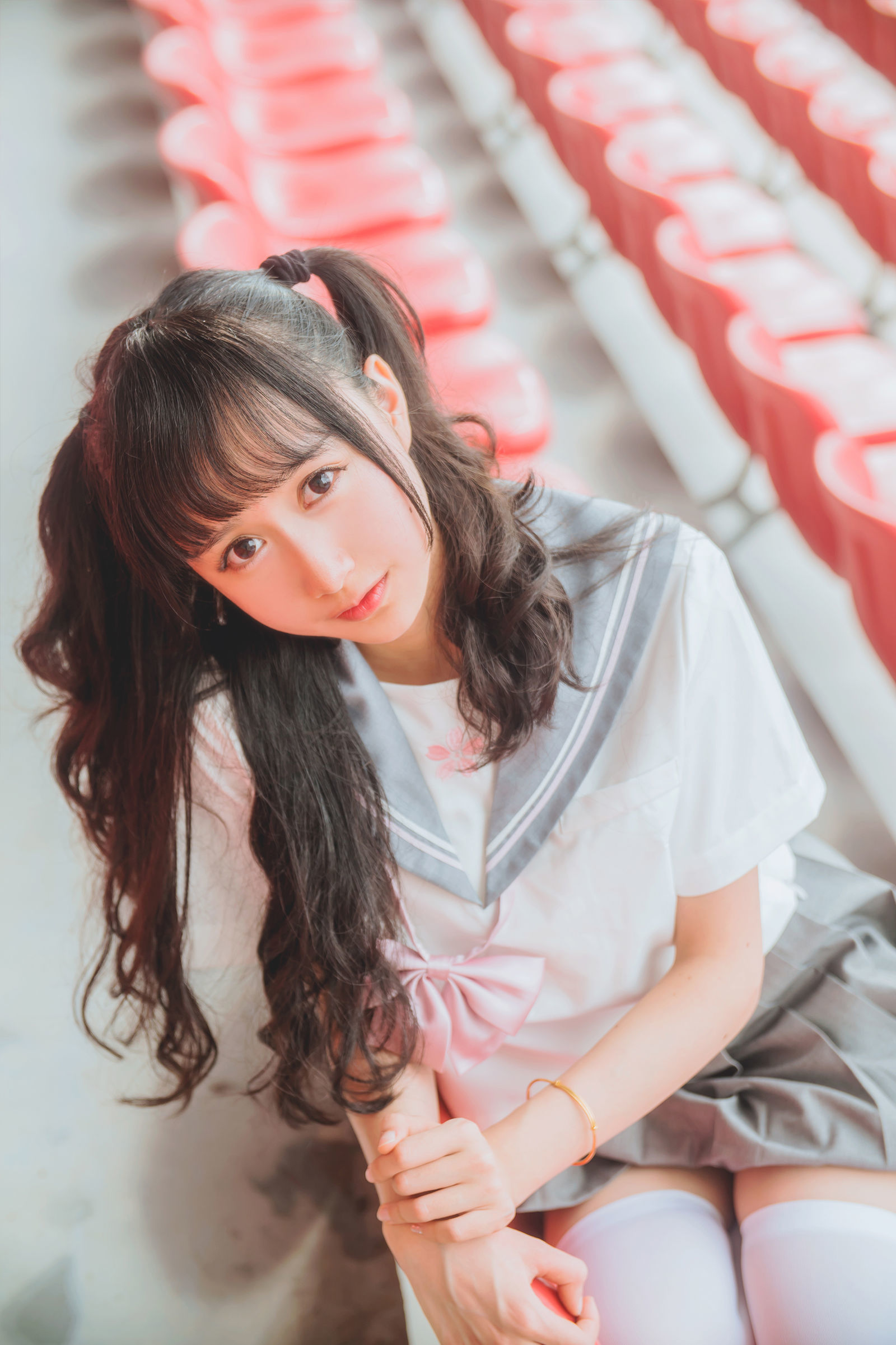 [网络美女] 木绵绵 灰色JK制服高清手机美女壁纸13P