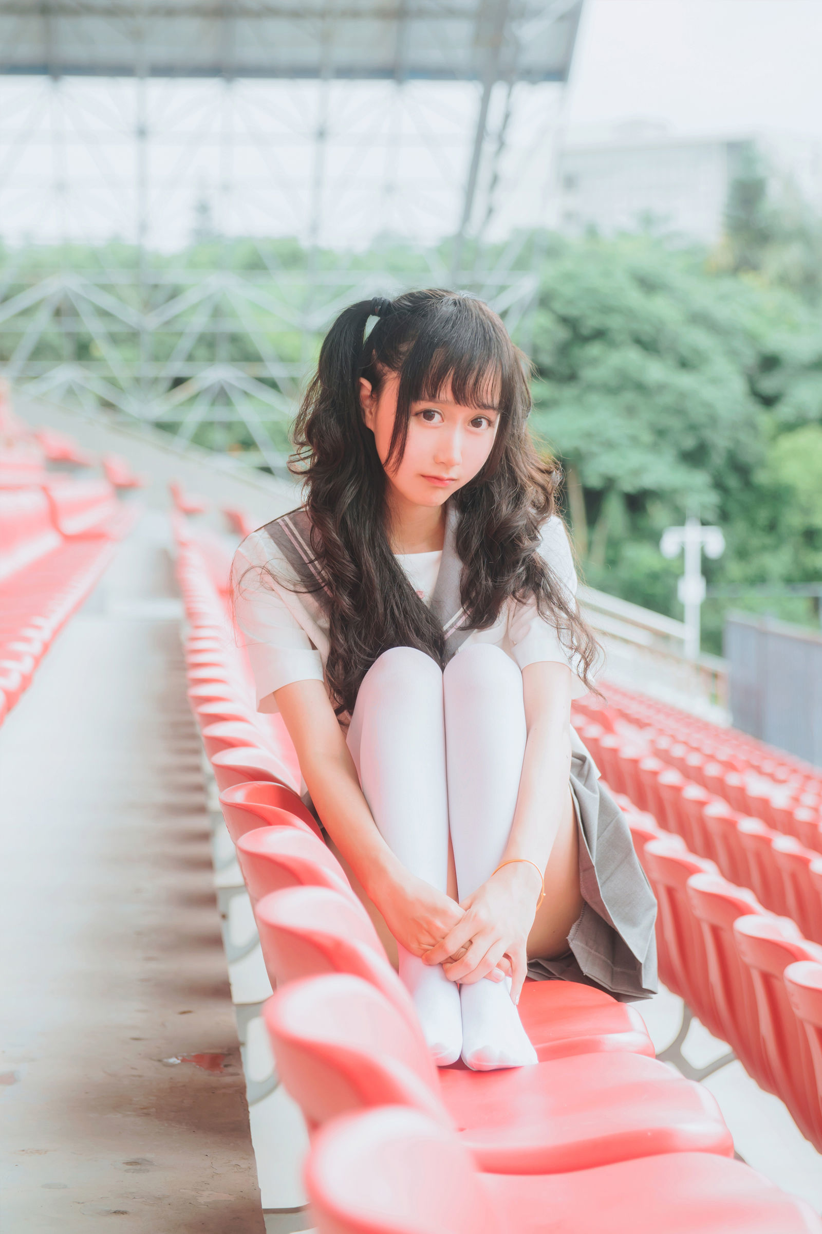 [网络美女] 木绵绵 灰色JK制服高清手机美女壁纸14P