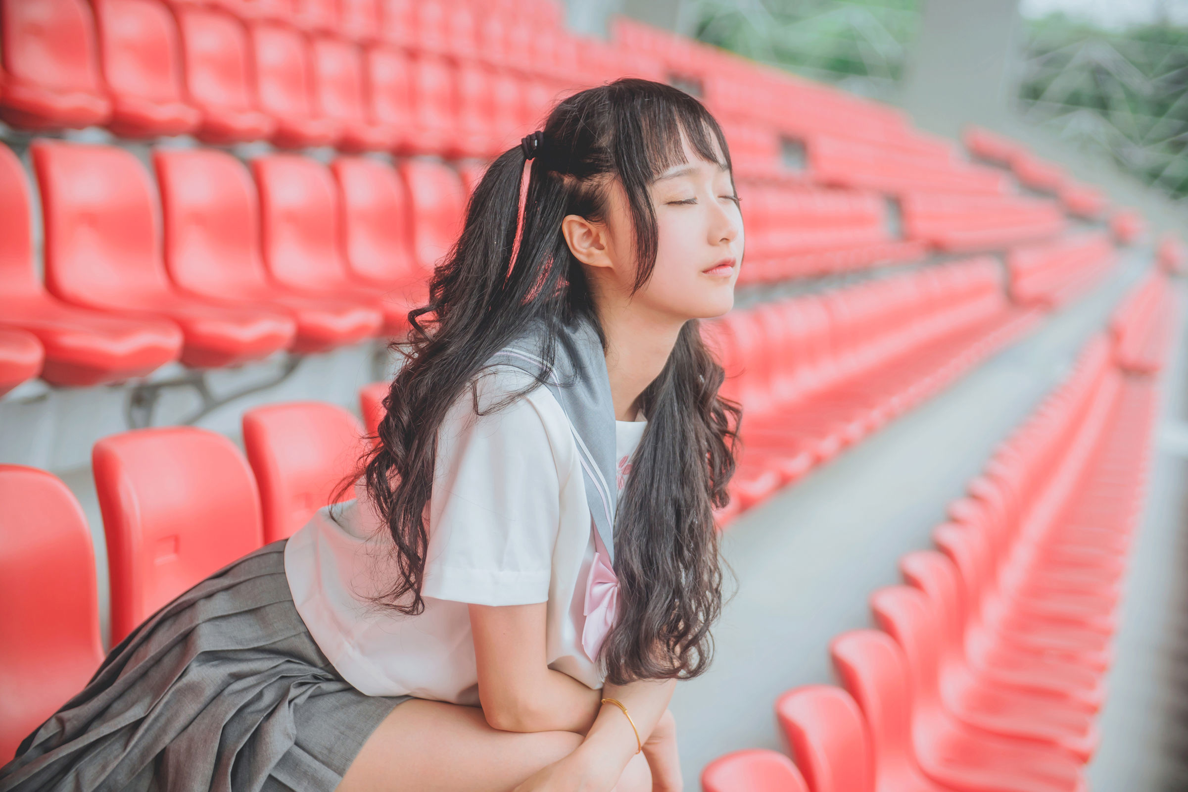 [网络美女] 木绵绵 灰色JK制服高清手机美女壁纸35P