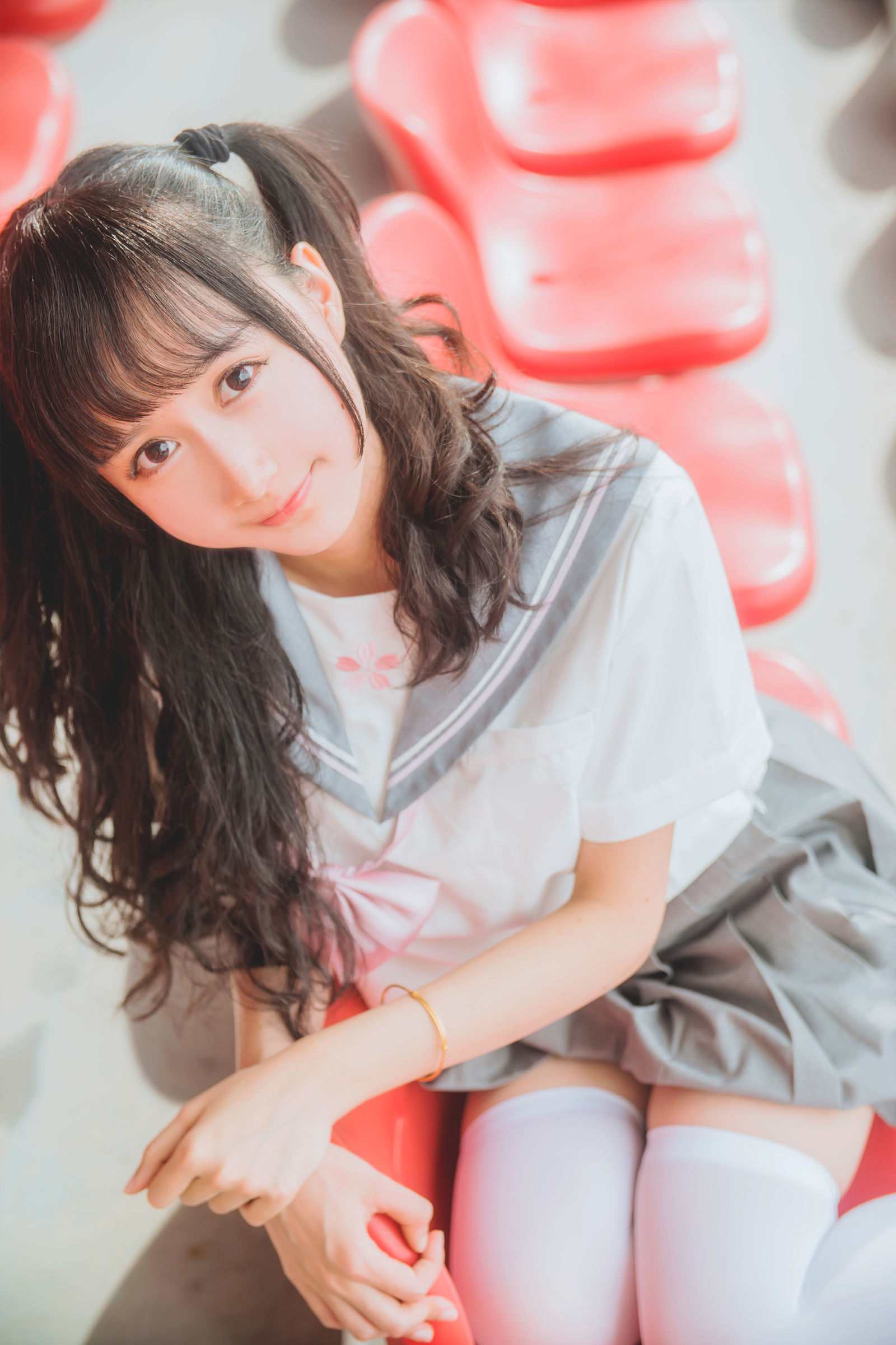 [网络美女] 木绵绵 灰色JK制服高清手机美女壁纸12P