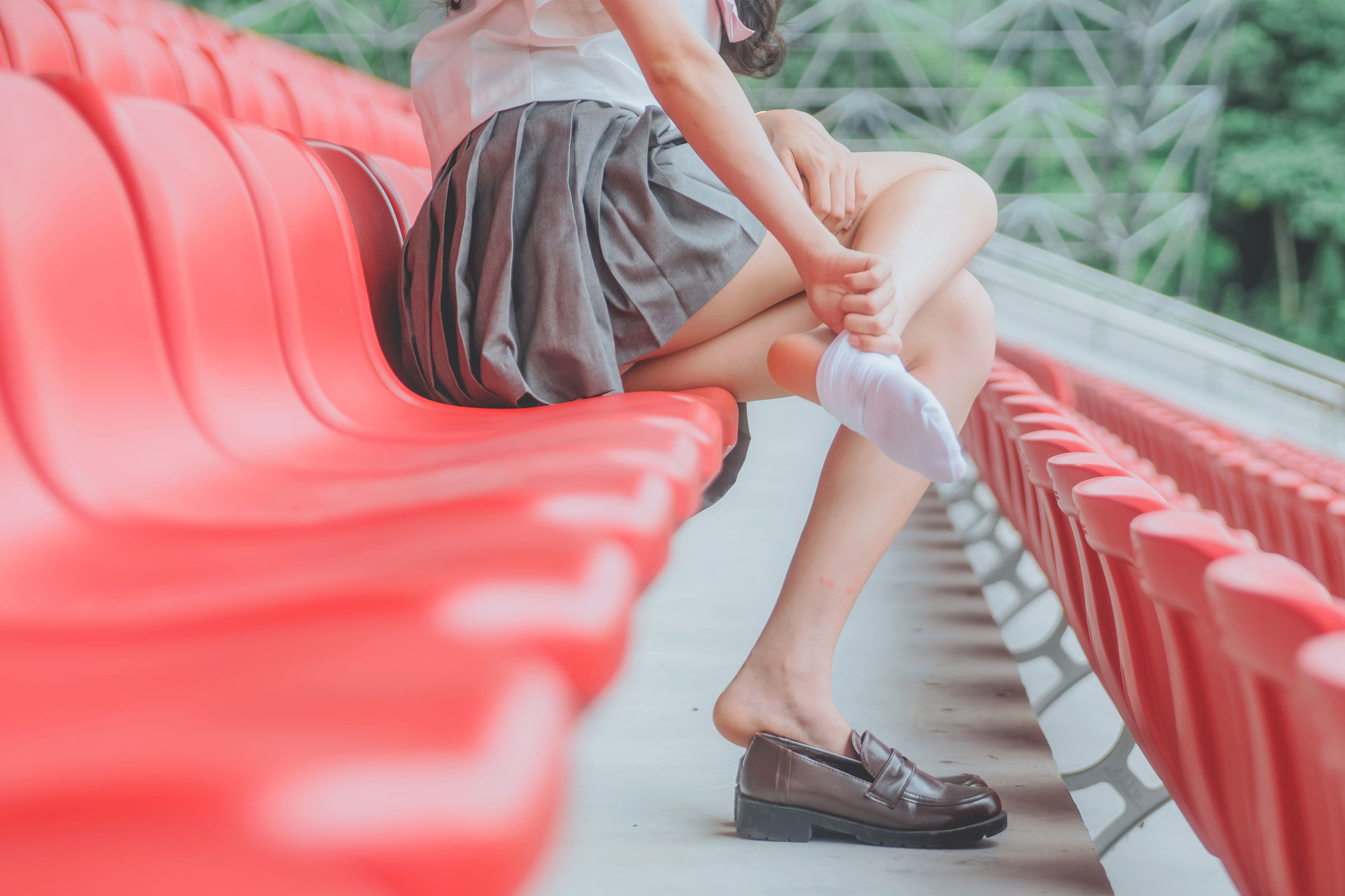 [网络美女] 木绵绵 灰色JK制服高清手机美女壁纸31P