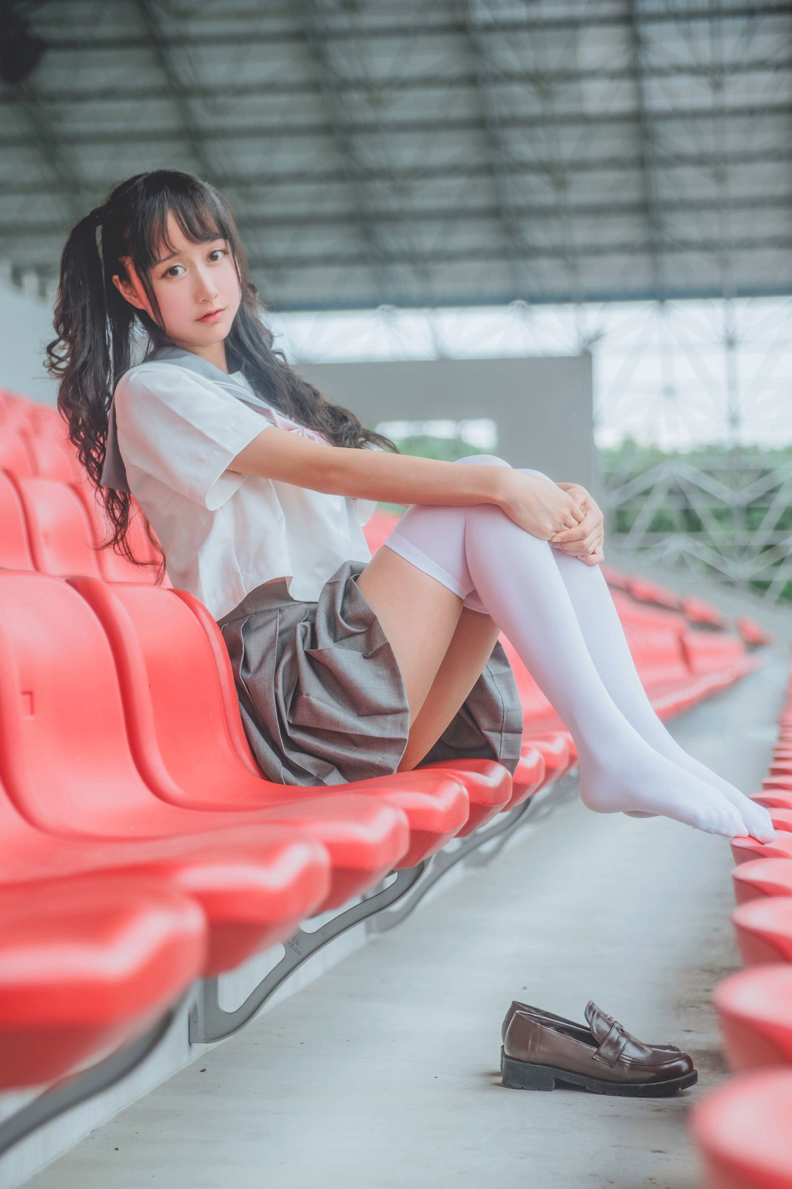 [网络美女] 木绵绵 灰色JK制服高清手机美女壁纸26P