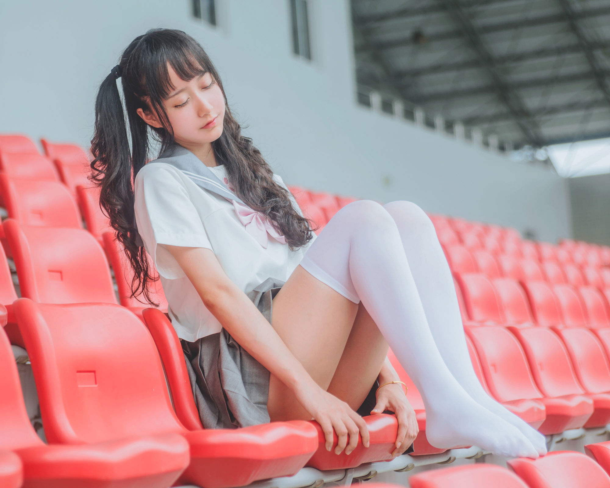 [网络美女] 木绵绵 灰色JK制服高清手机美女壁纸27P