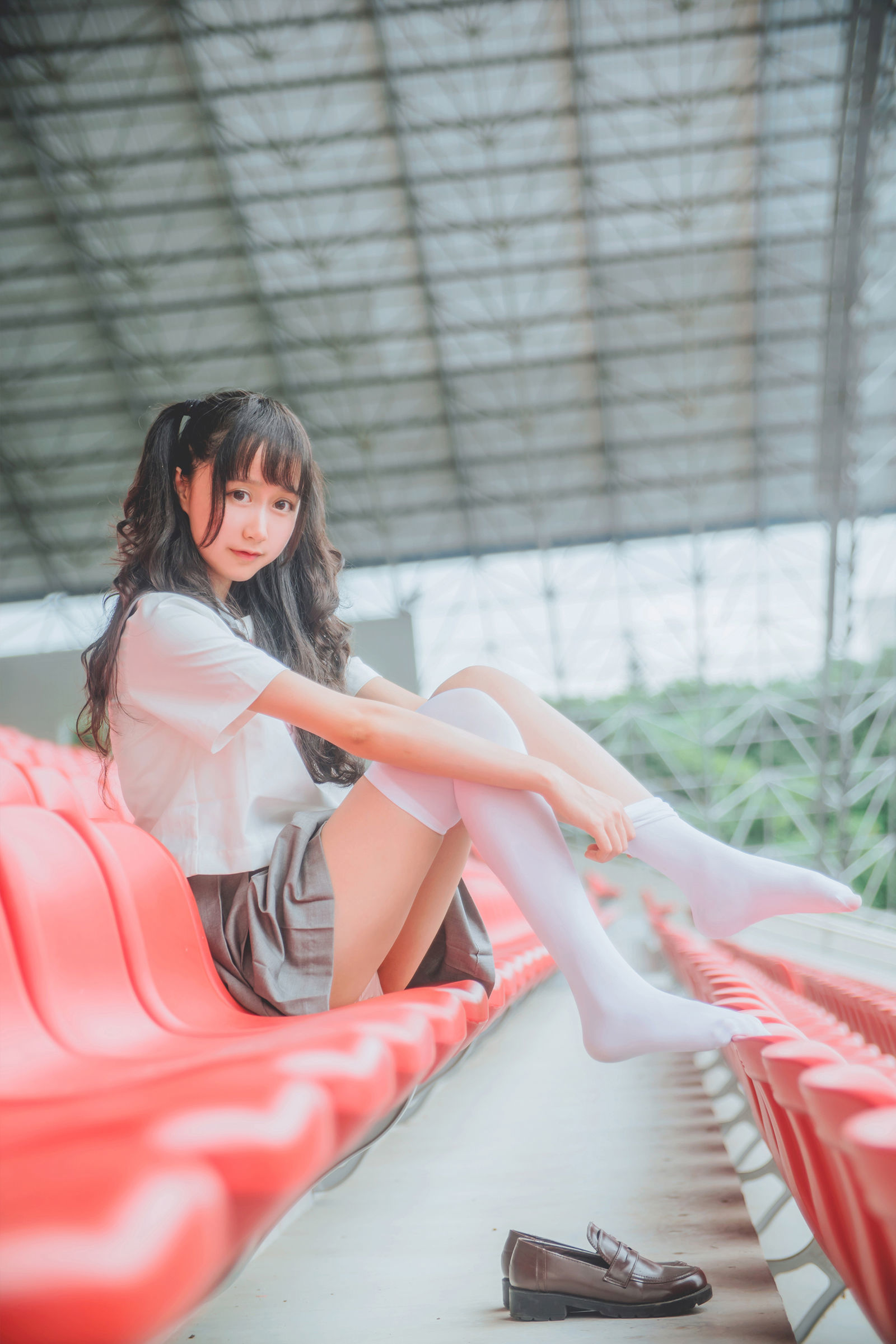 [网络美女] 木绵绵 灰色JK制服高清手机美女壁纸29P