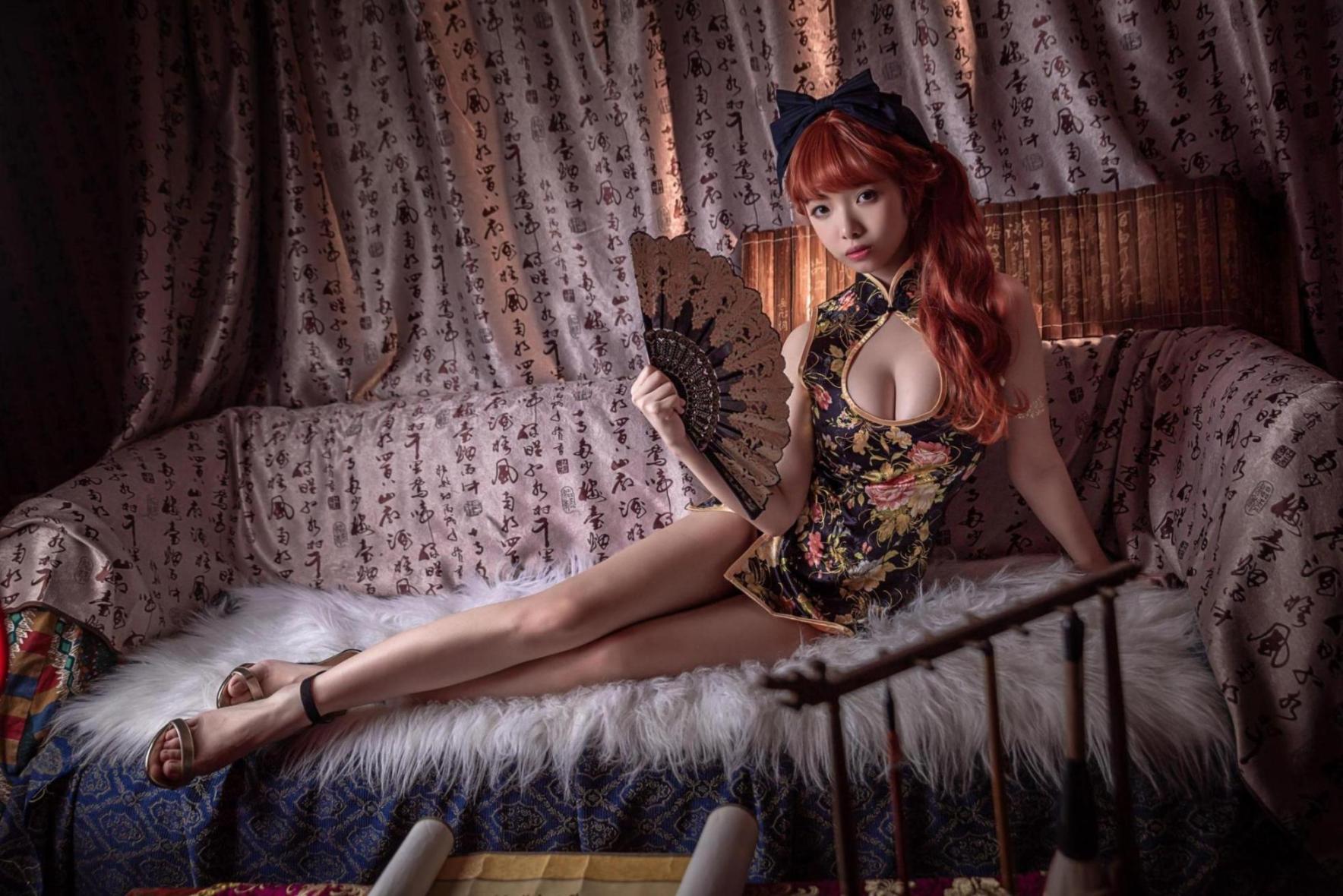 [网络美女] 雯妹不讲道理 低胸裸足 高清手机美女壁纸