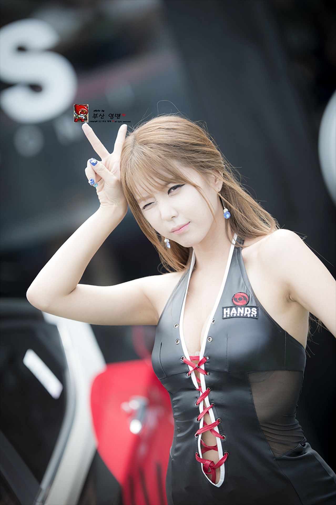 [网络美女] 许允美 2014首尔汽车展-皮衣长靴系列高清手机美女壁纸44P