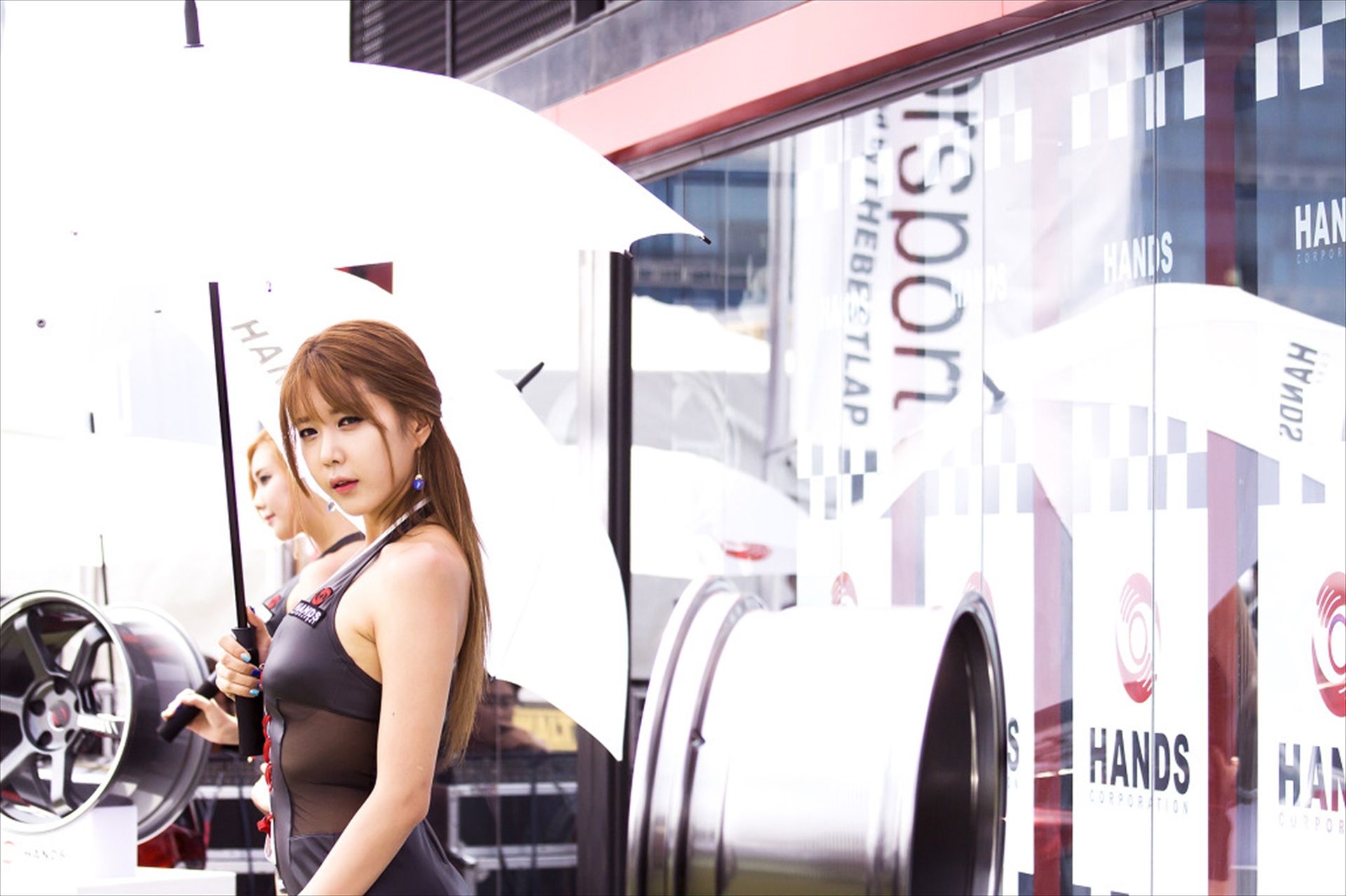 [网络美女] 许允美 2014首尔汽车展-皮衣长靴系列高清手机美女壁纸22P