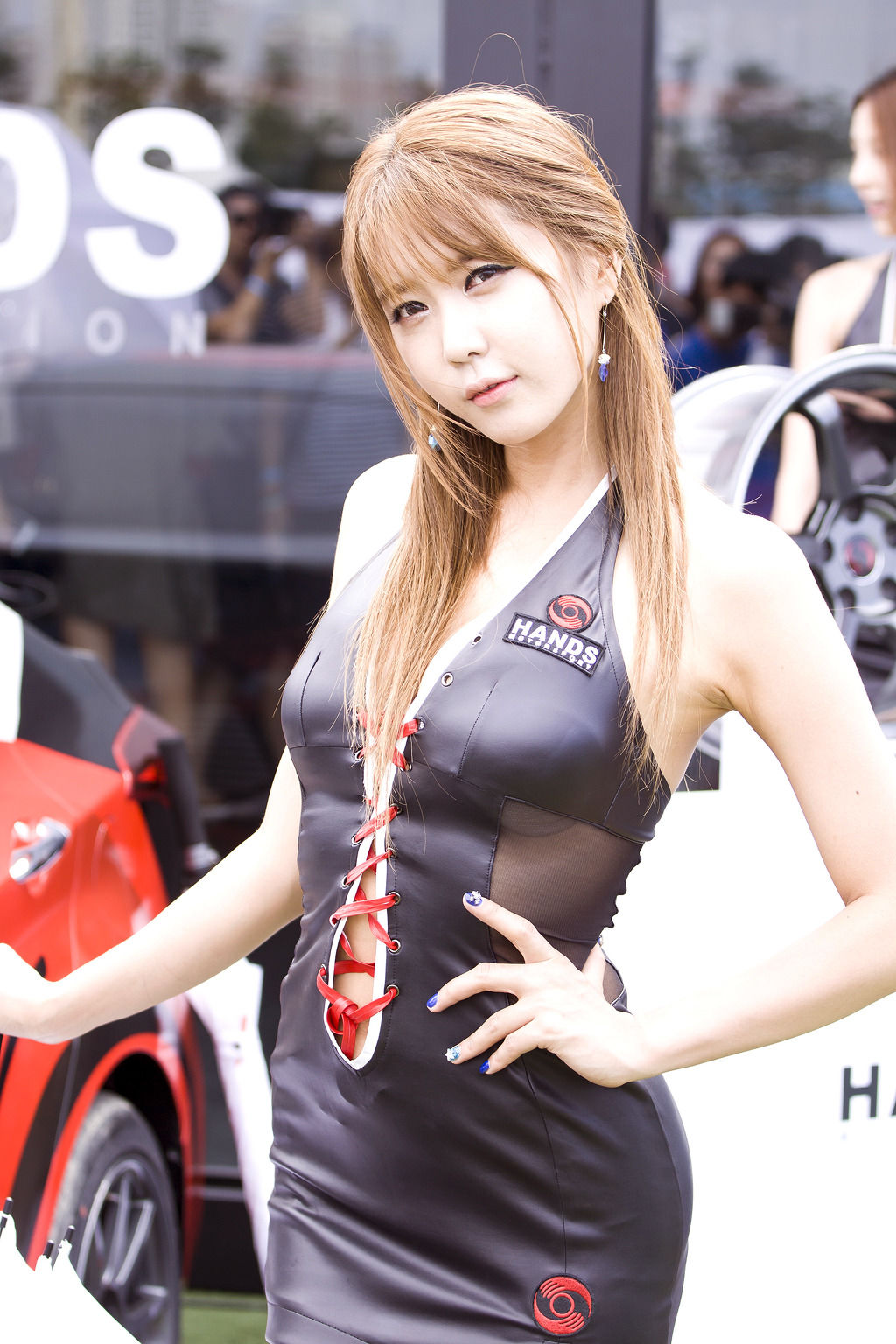 [网络美女] 许允美 2014首尔汽车展-皮衣长靴系列高清手机美女壁纸98P