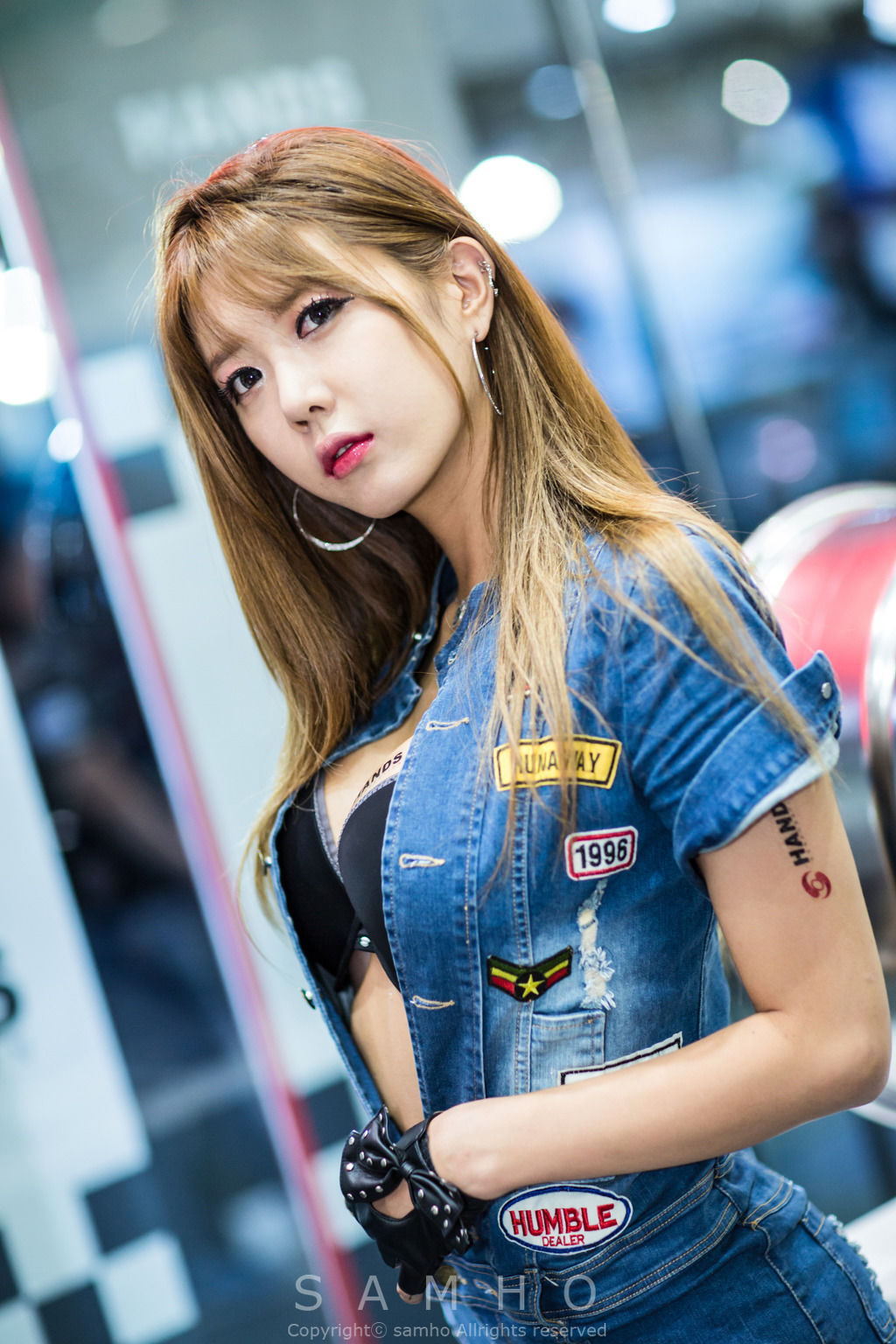 [网络美女] 许允美 2014首尔汽车展-牛仔开胸系列高清手机美女壁纸61P