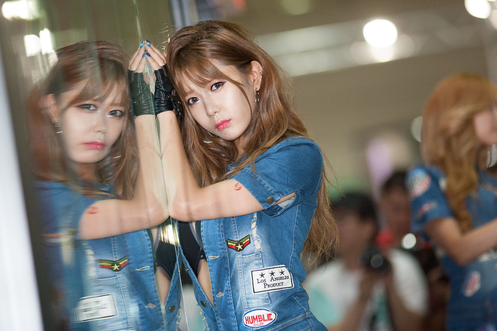 [网络美女] 许允美 2014首尔汽车展-牛仔开胸系列高清手机美女壁纸99P