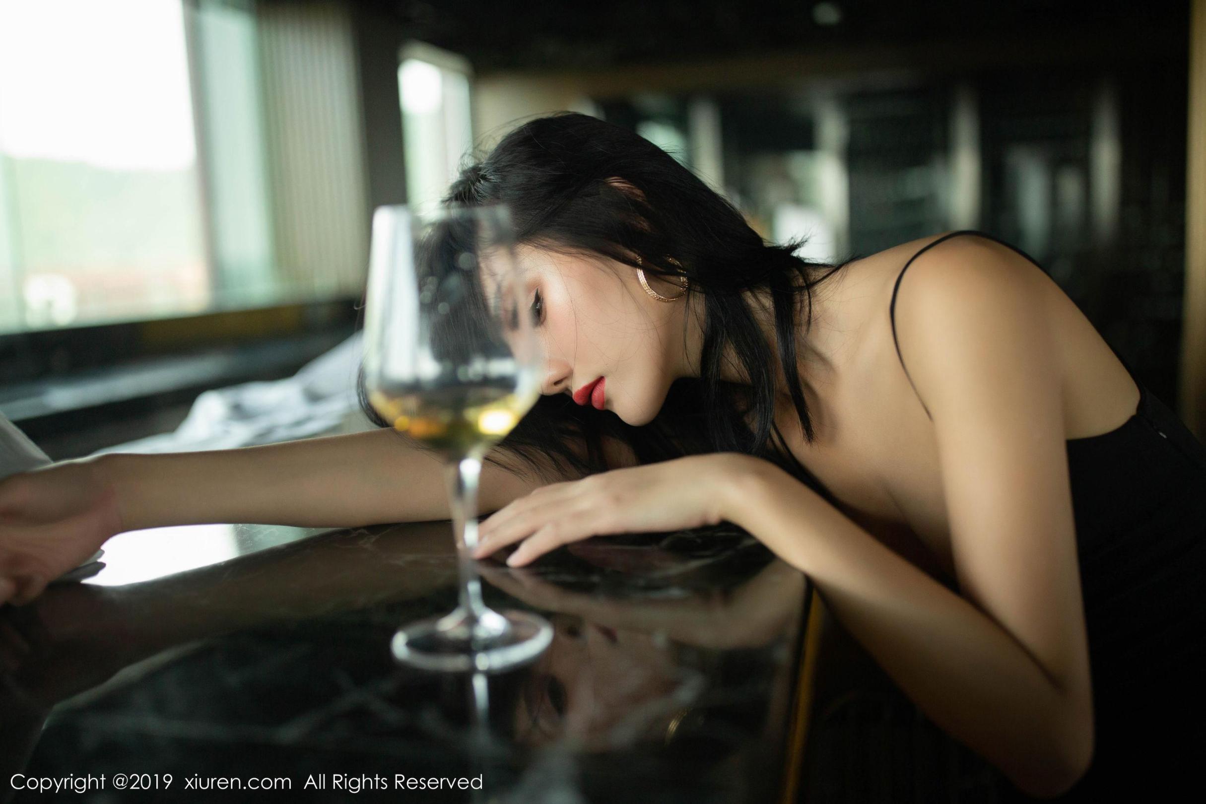 [嗲囡囡] 阿朱 酒窖黑丝福利 高清手机美女壁纸