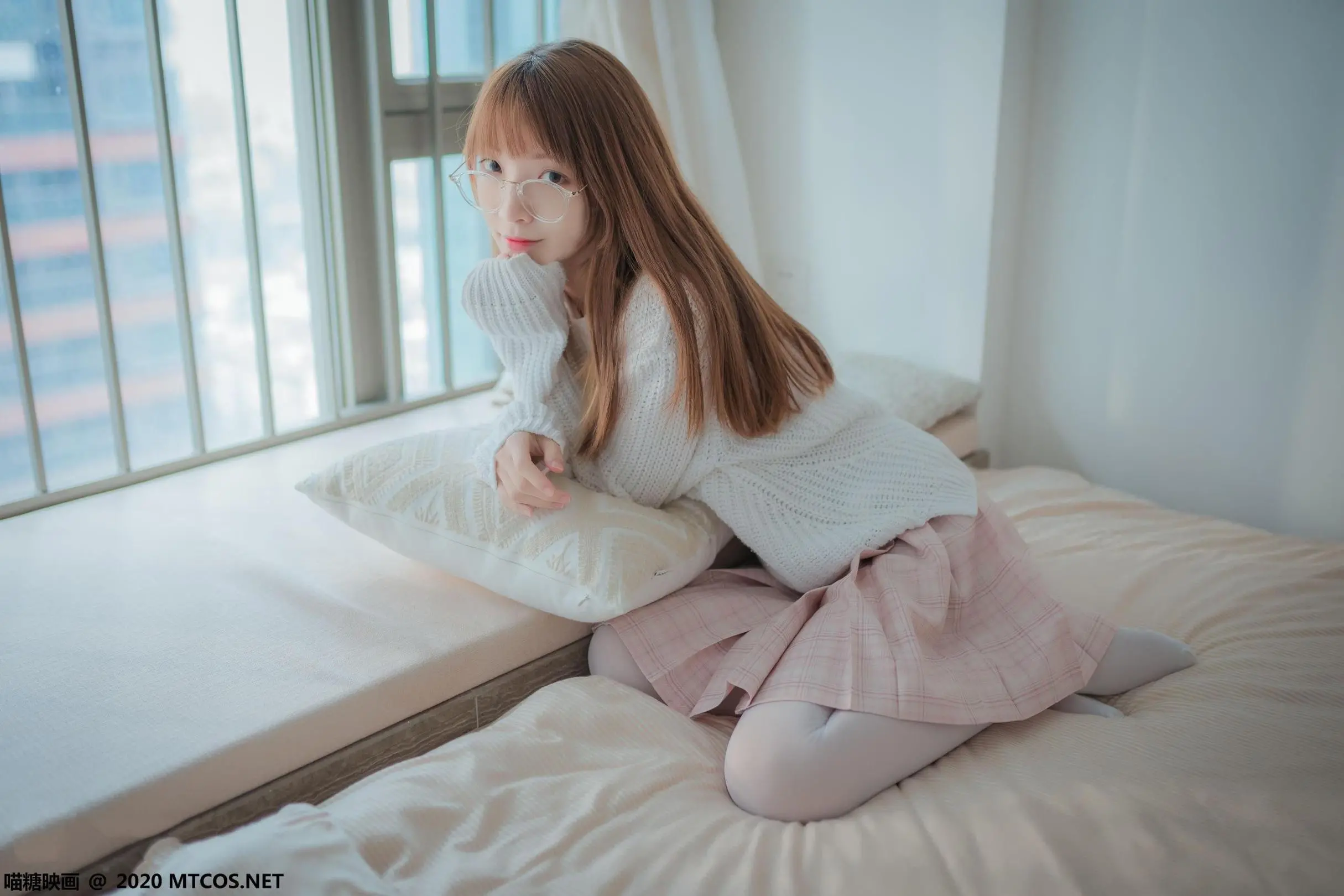 一朵玫瑰 粉格裙的眼睛娘高清写真4P
