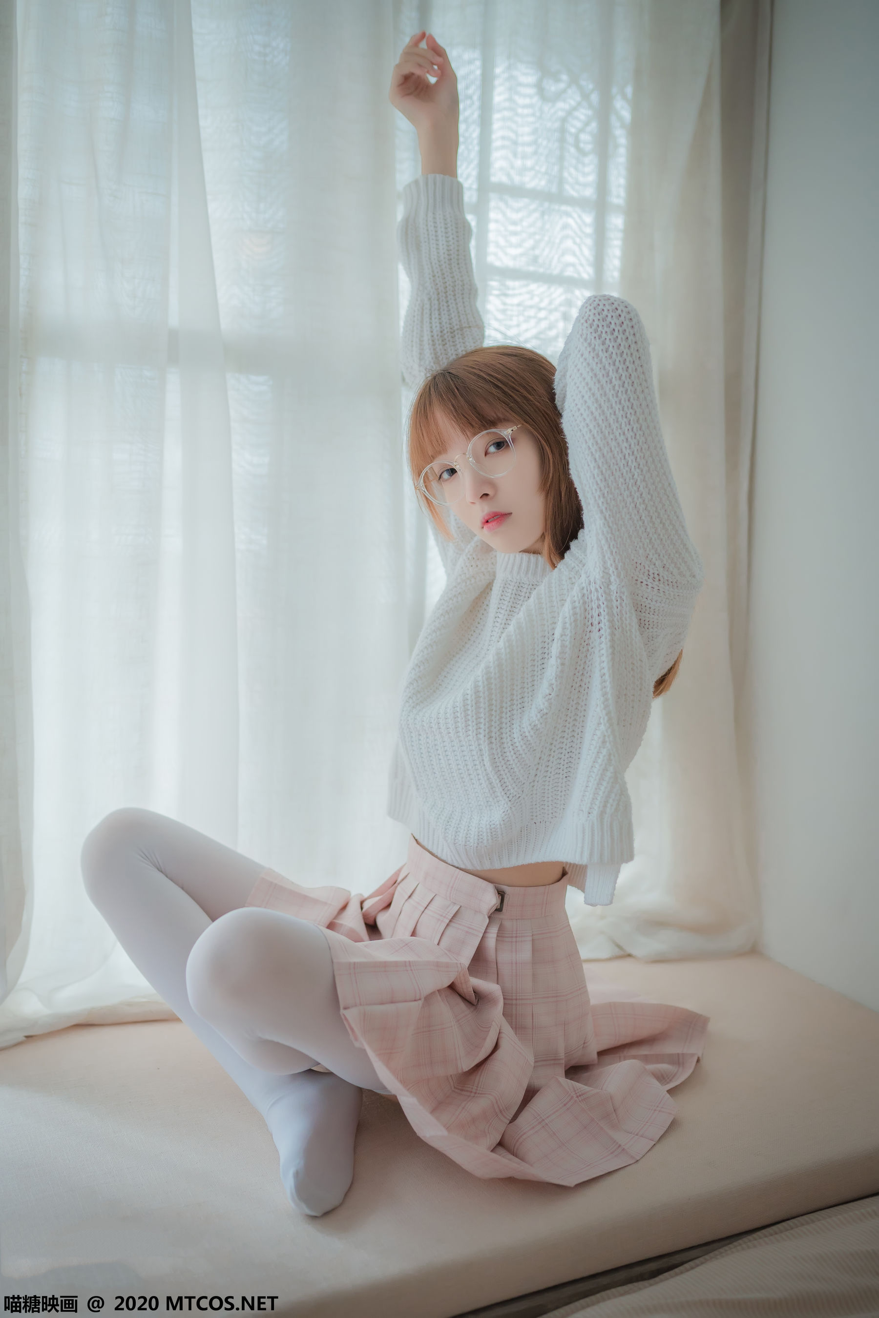 [网络美女] 网络美女 粉格裙的眼睛娘高清手机美女壁纸11P