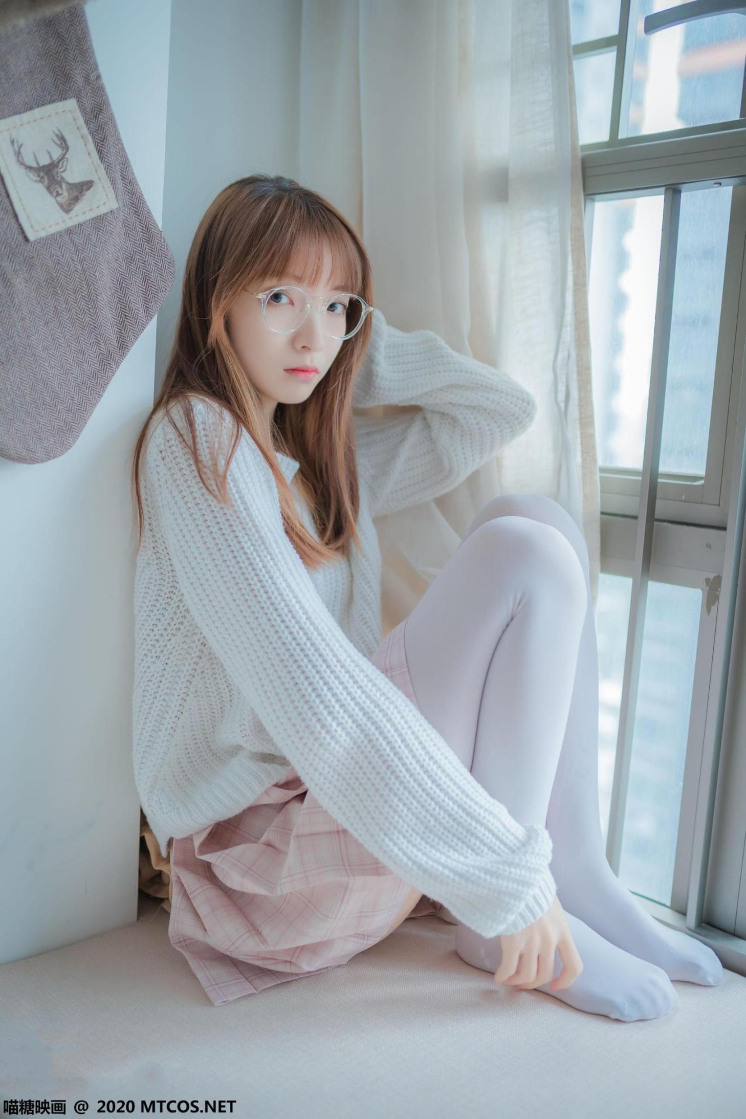 [网络美女] 网络美女 粉格裙的眼睛娘高清手机美女壁纸22P