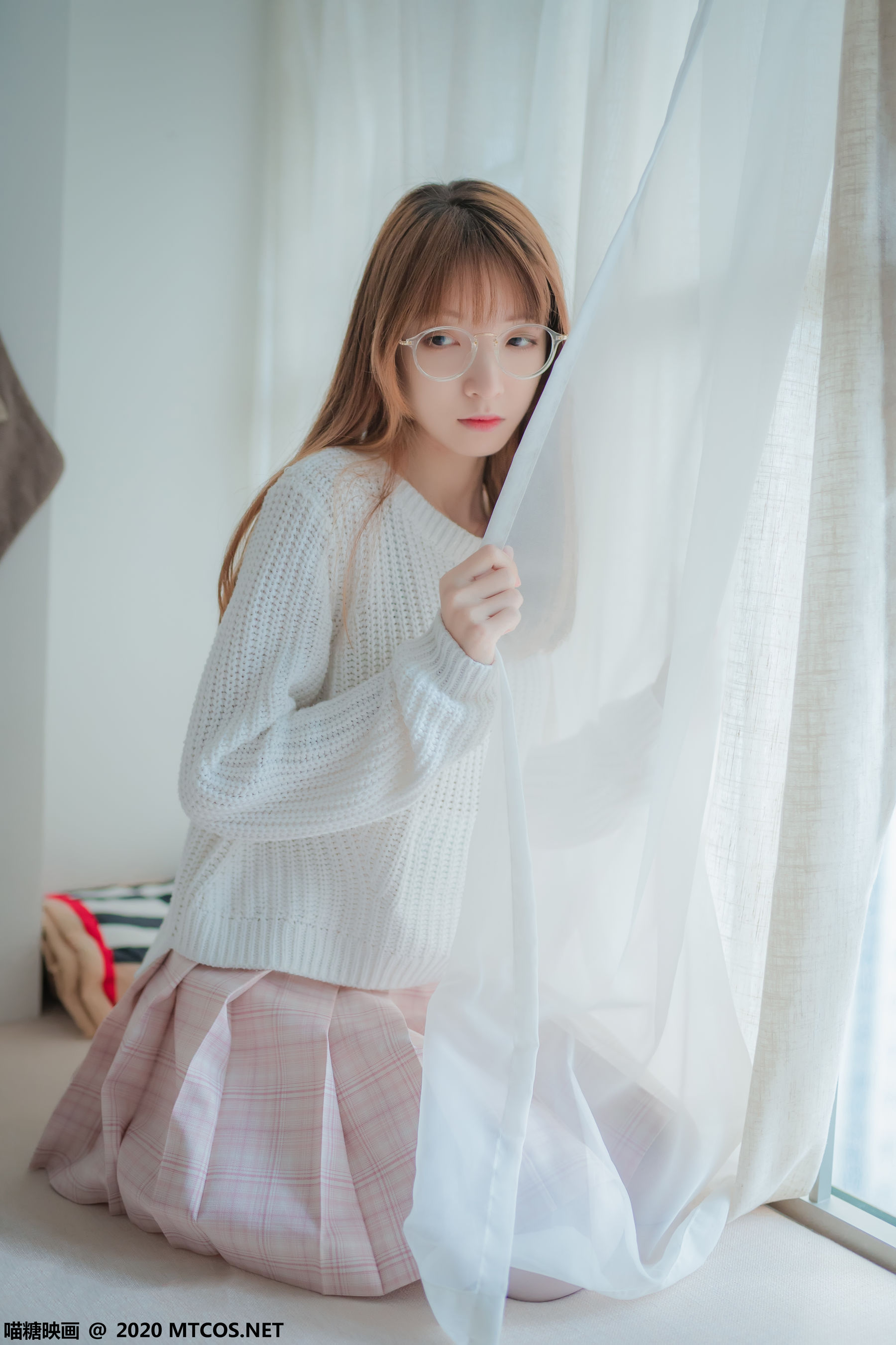 [网络美女] 网络美女 粉格裙的眼睛娘高清手机美女壁纸26P