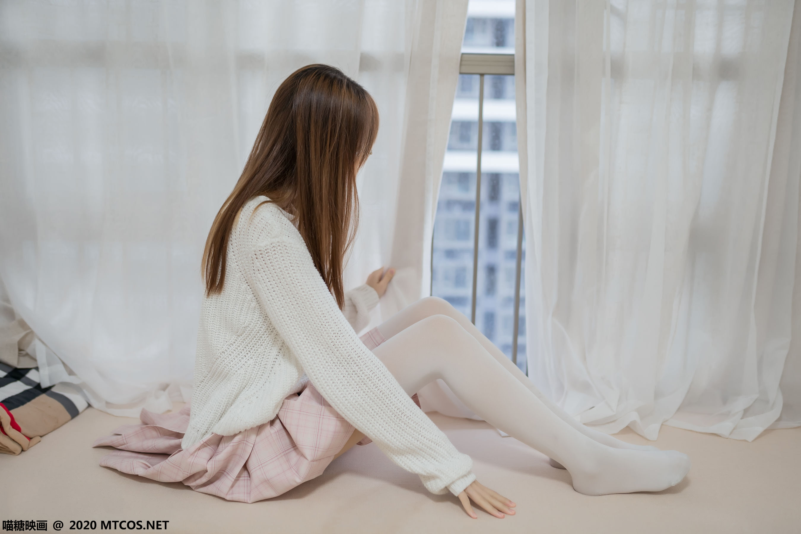 [网络美女] 网络美女 粉格裙的眼睛娘高清手机美女壁纸31P