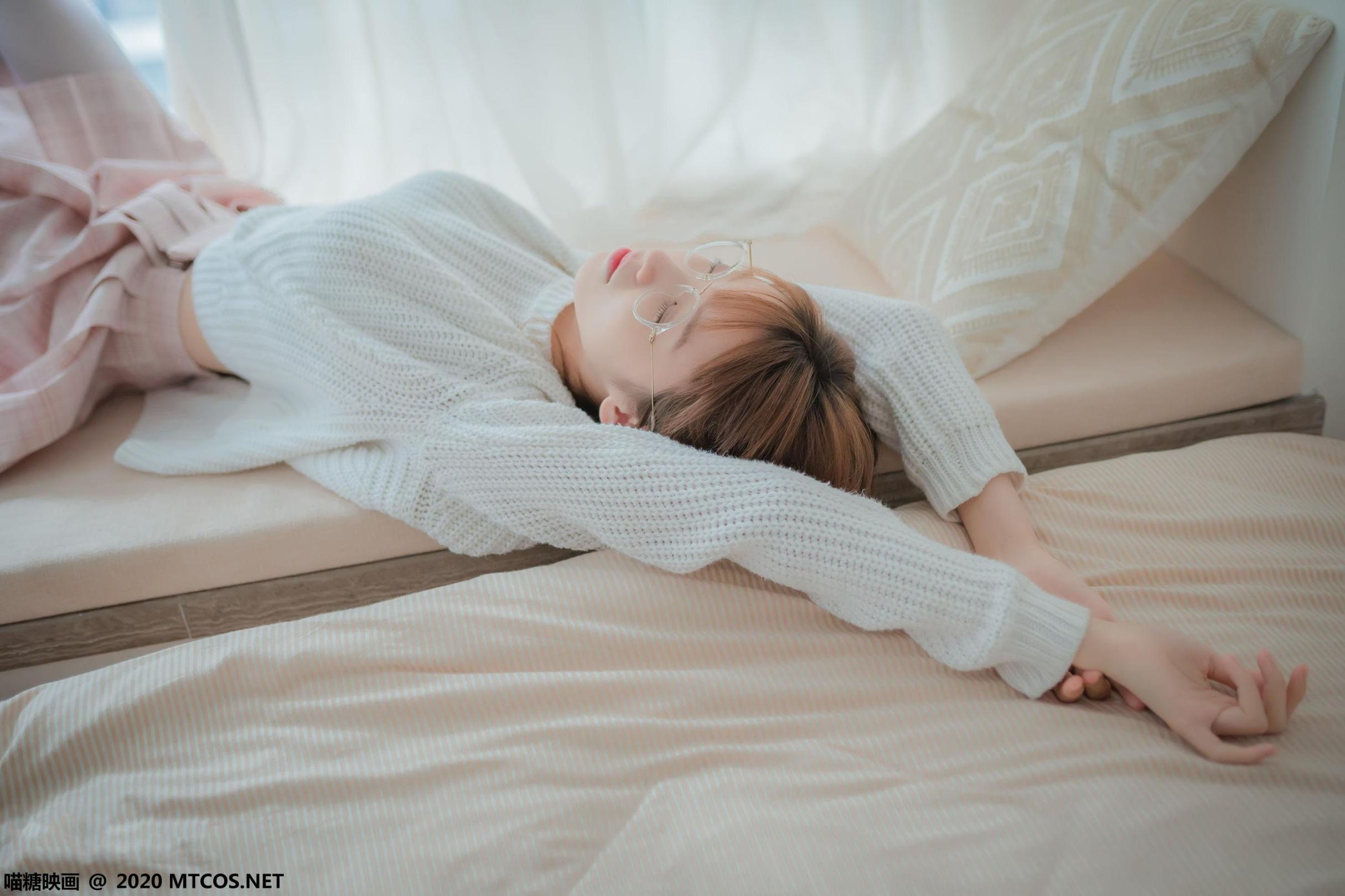 [网络美女] 网络美女 粉格裙的眼睛娘高清手机美女壁纸17P