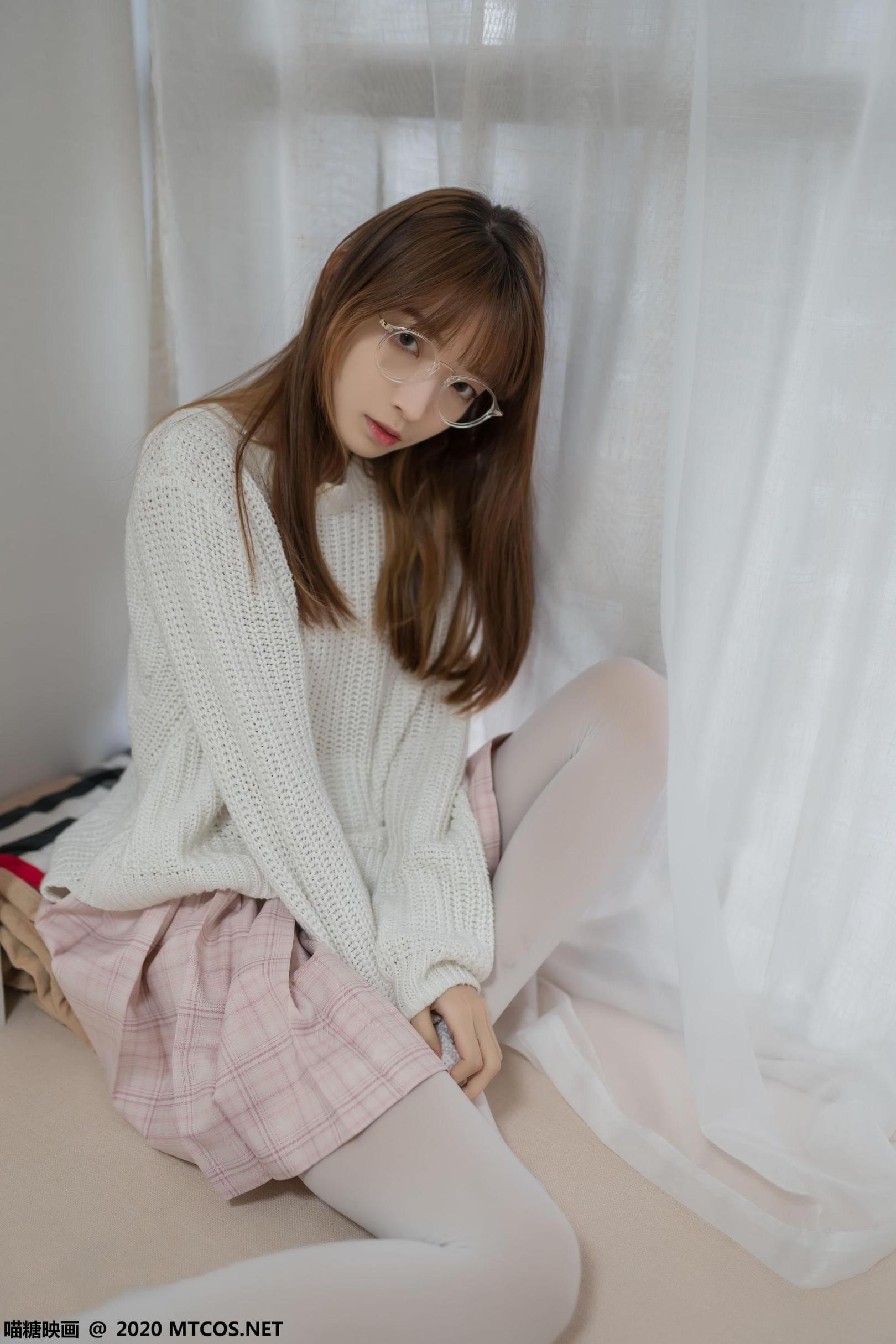 [网络美女] 网络美女 粉格裙的眼睛娘高清手机美女壁纸30P