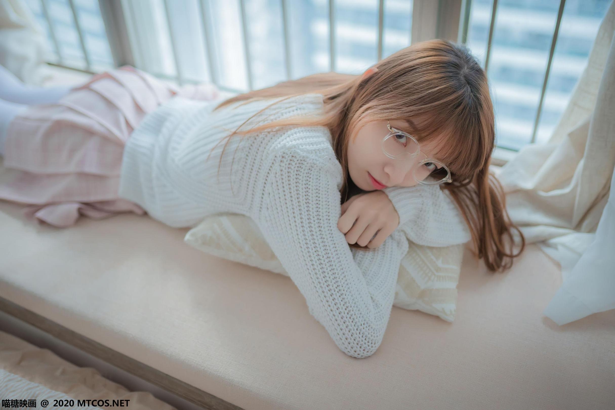 [网络美女] 网络美女 粉格裙的眼睛娘高清手机美女壁纸21P