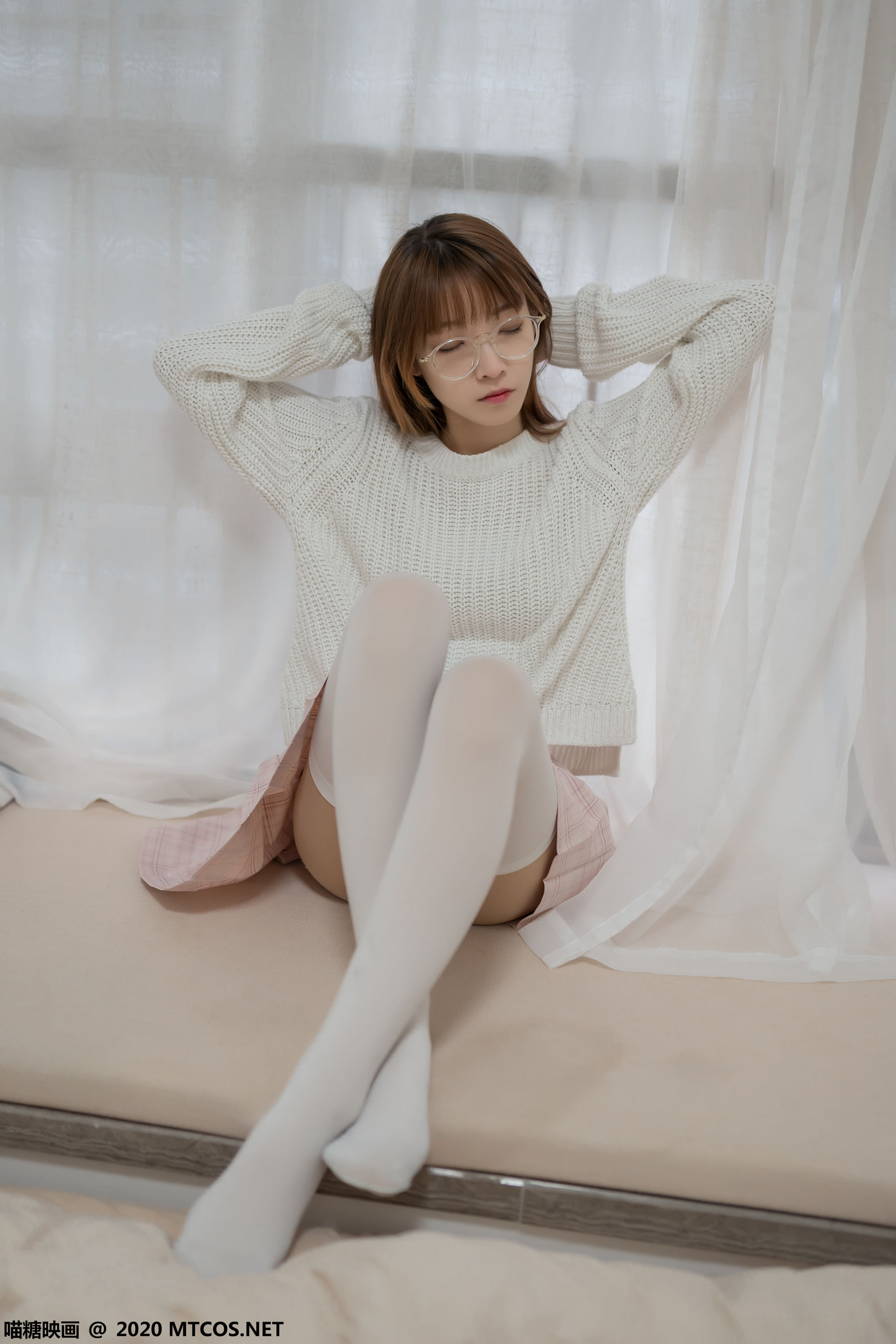 [网络美女] 网络美女 粉格裙的眼睛娘高清手机美女壁纸28P