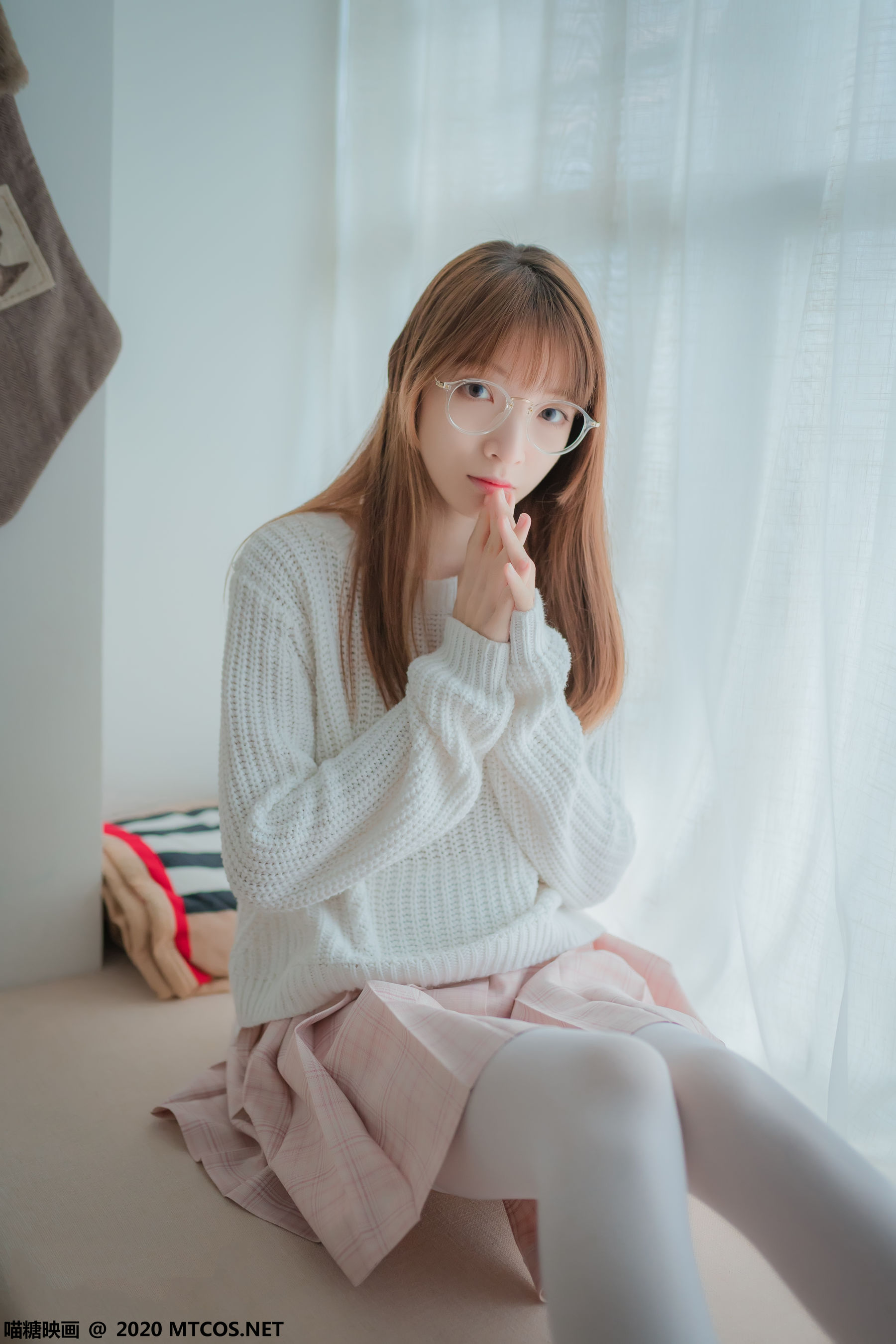 [网络美女] 网络美女 粉格裙的眼睛娘高清手机美女壁纸27P