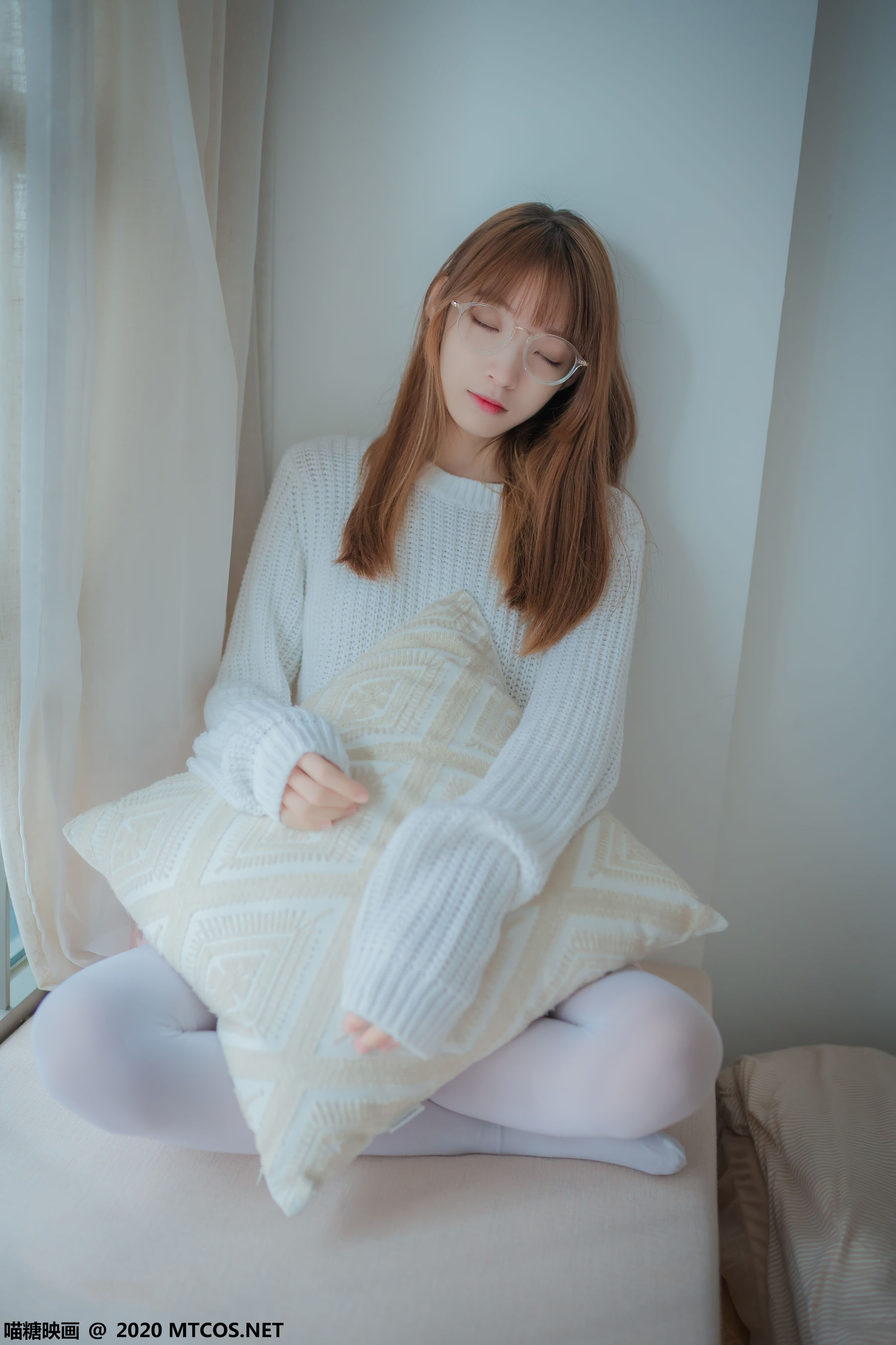 [网络美女] 网络美女 粉格裙的眼睛娘高清手机美女壁纸8P