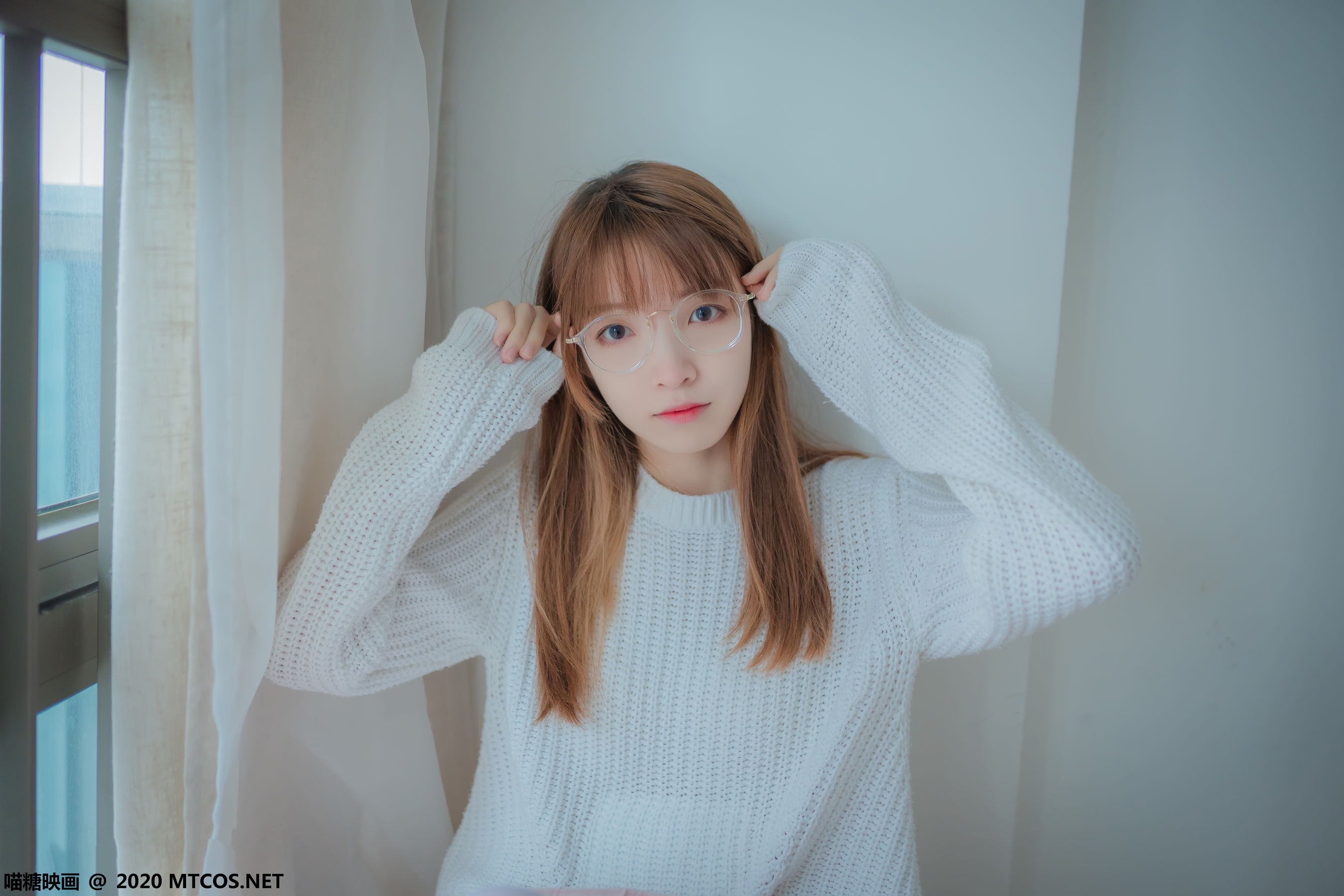 [网络美女] 网络美女 粉格裙的眼睛娘高清手机美女壁纸9P