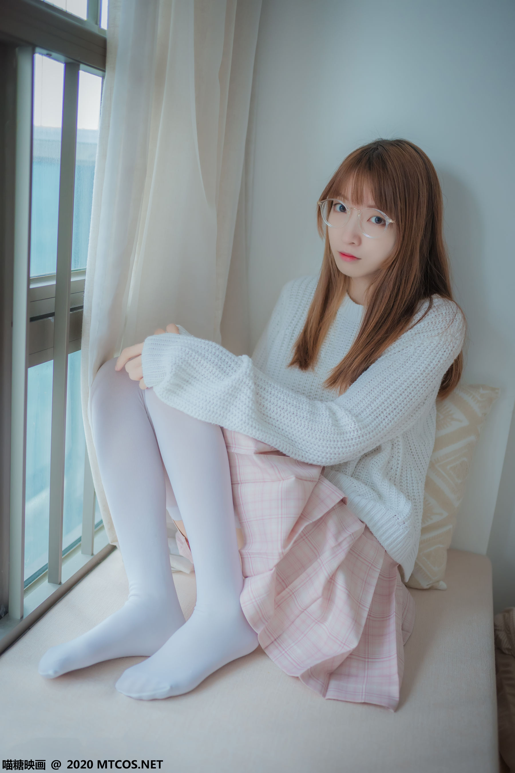 [网络美女] 网络美女 粉格裙的眼睛娘高清手机美女壁纸7P