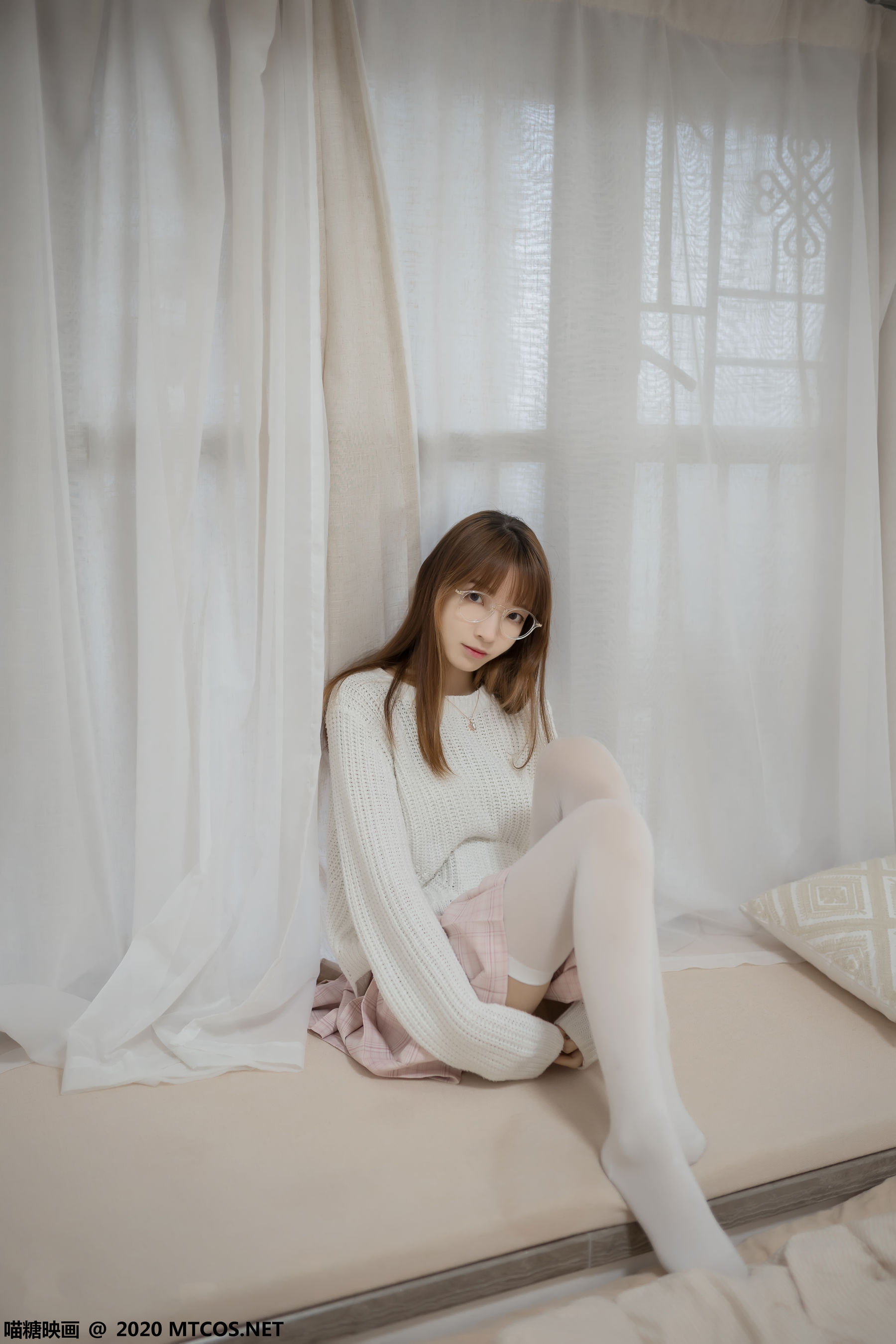 [网络美女] 网络美女 粉格裙的眼睛娘高清手机美女壁纸44P