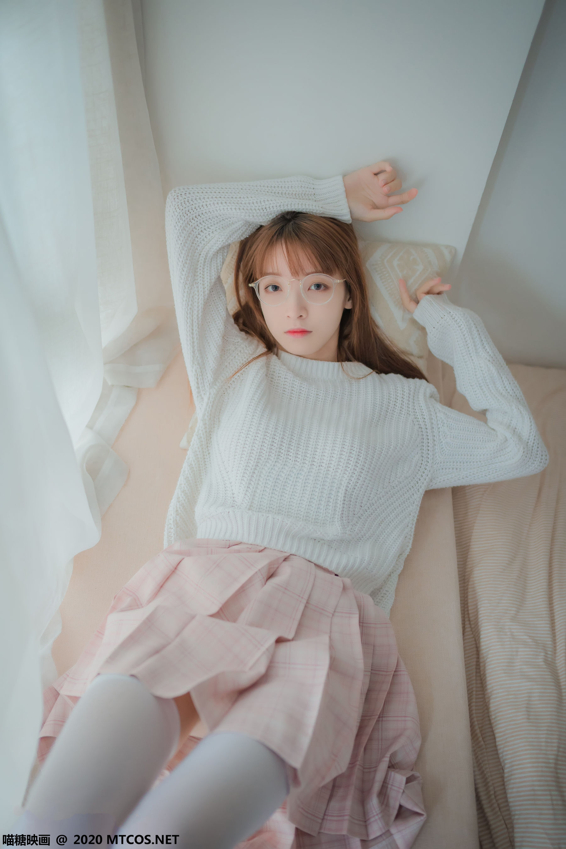 [网络美女] 网络美女 粉格裙的眼睛娘高清手机美女壁纸15P