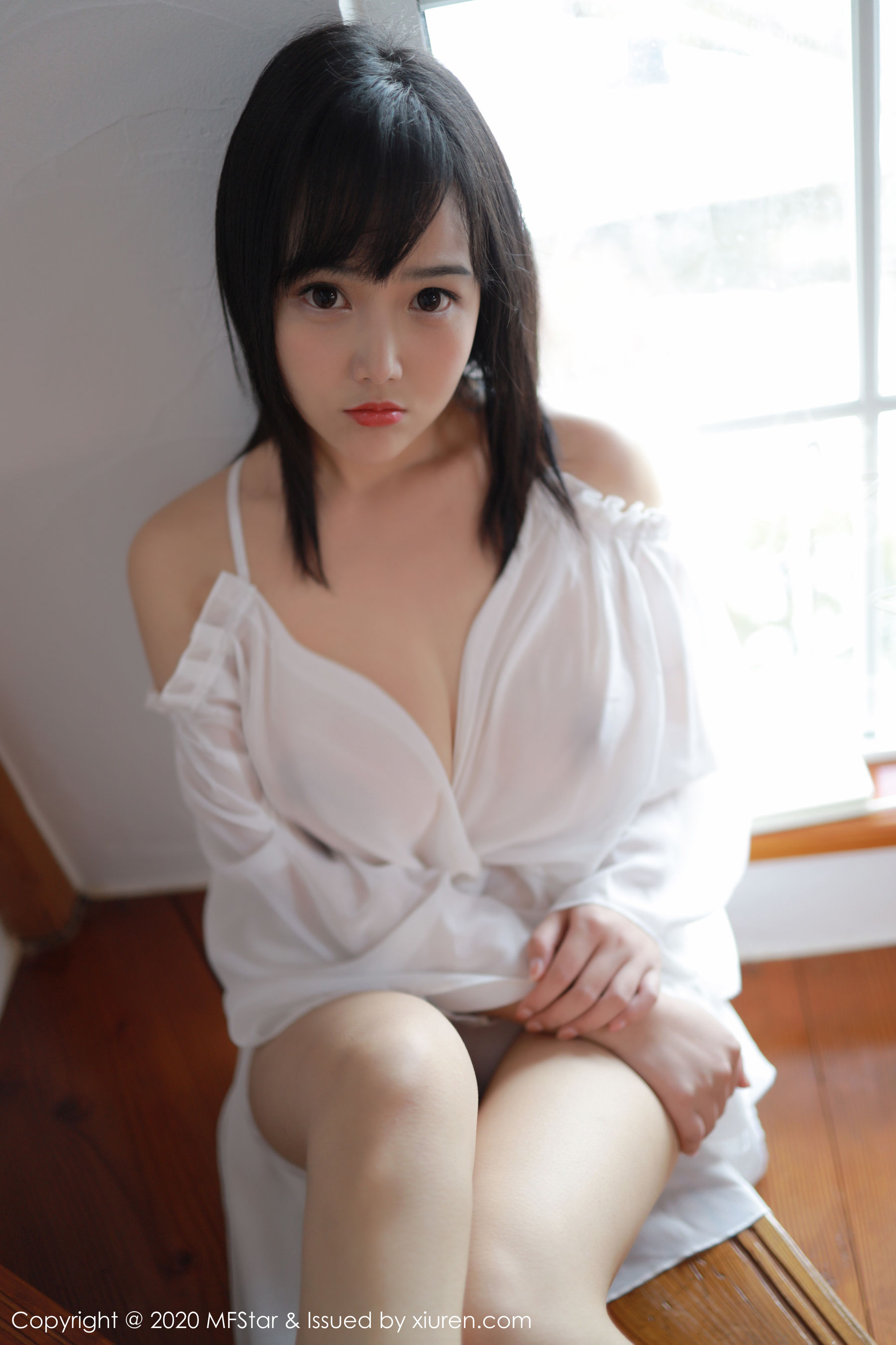 [美媛馆] 徐微微 若隐若现的薄透服饰系列 高清手机美女壁纸