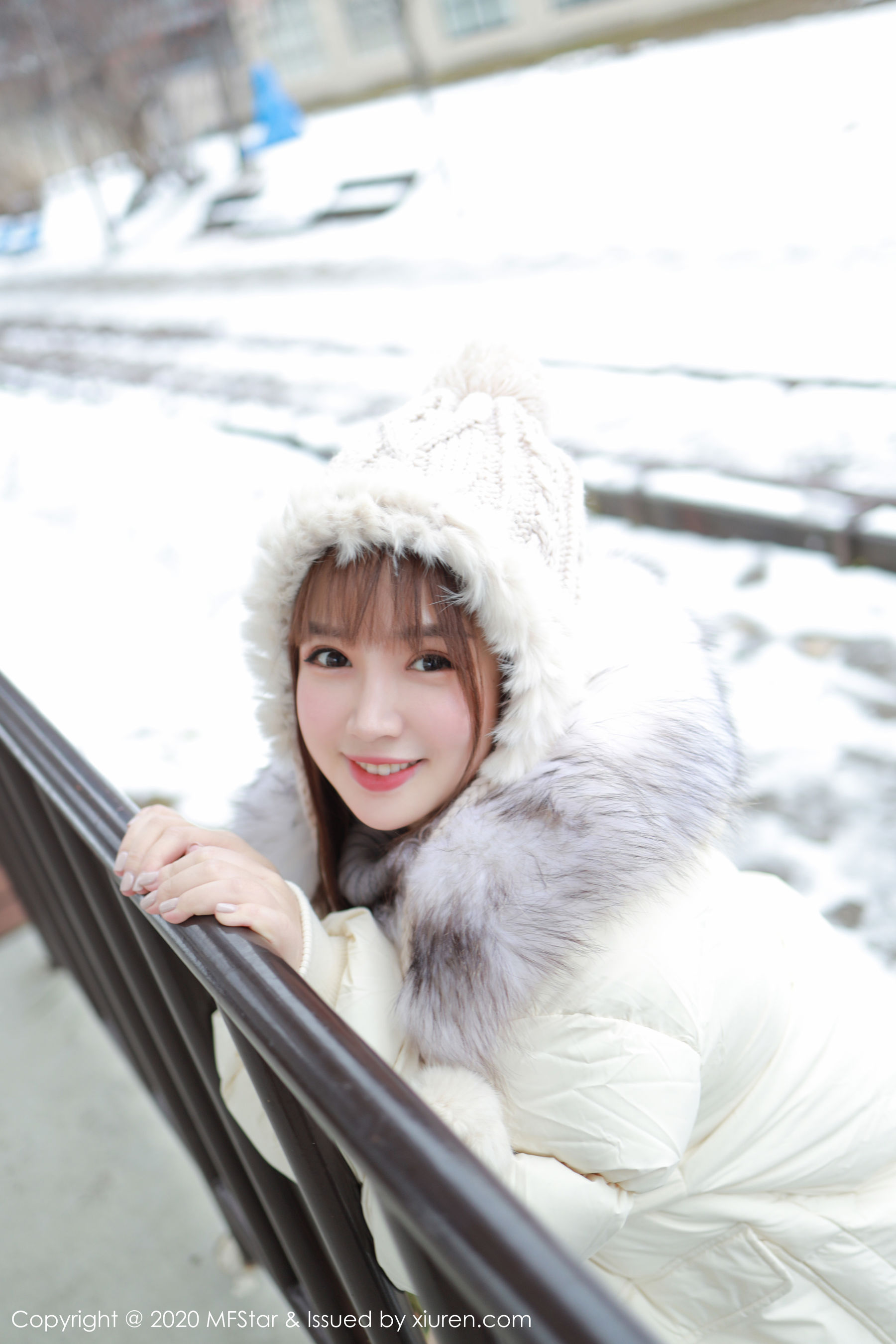 [模范学院] 蛋糕Cake 性感开背毛衣系列高清手机美女壁纸4P