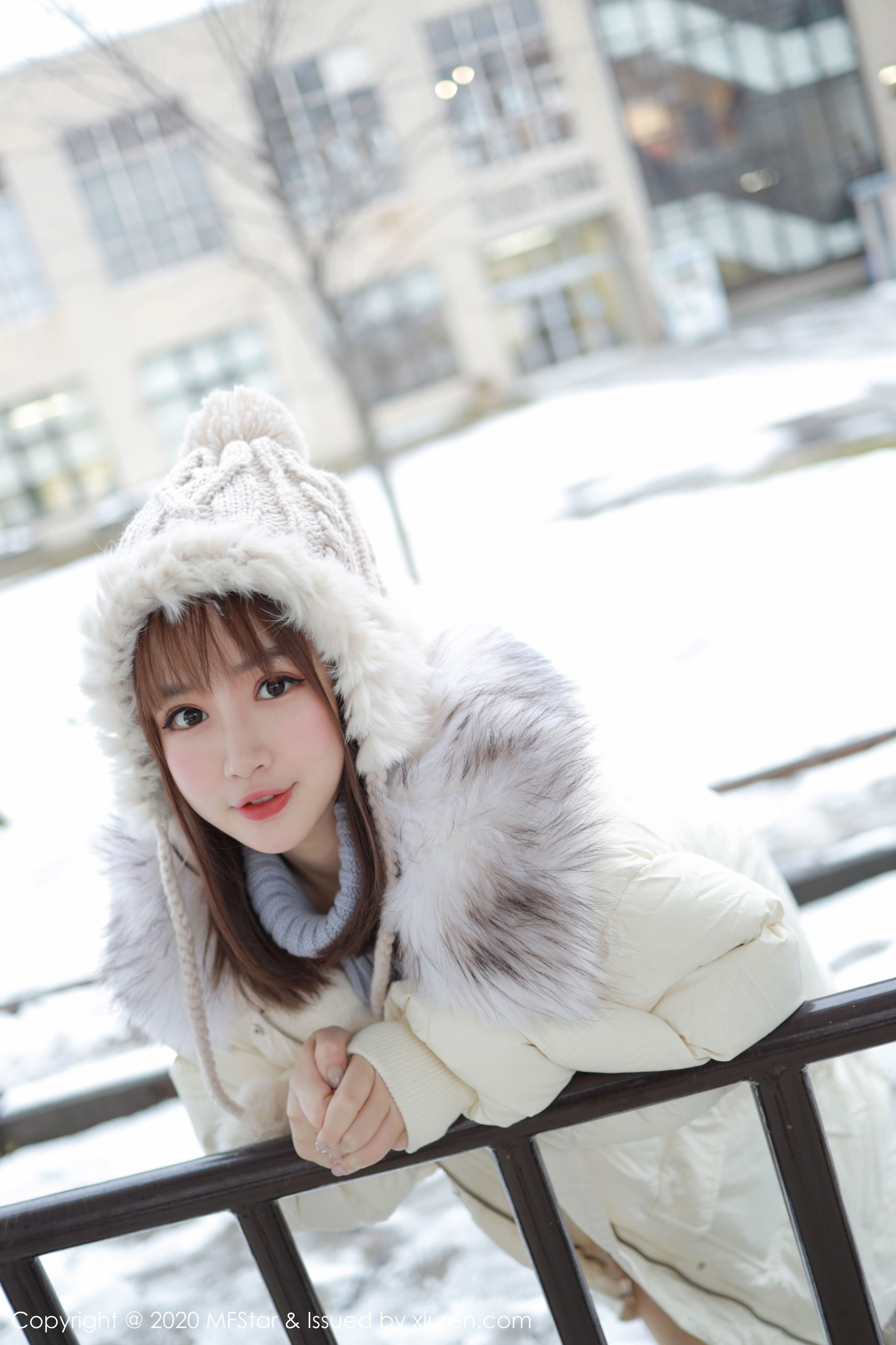 [模范学院] 蛋糕Cake 性感开背毛衣系列高清手机美女壁纸3P