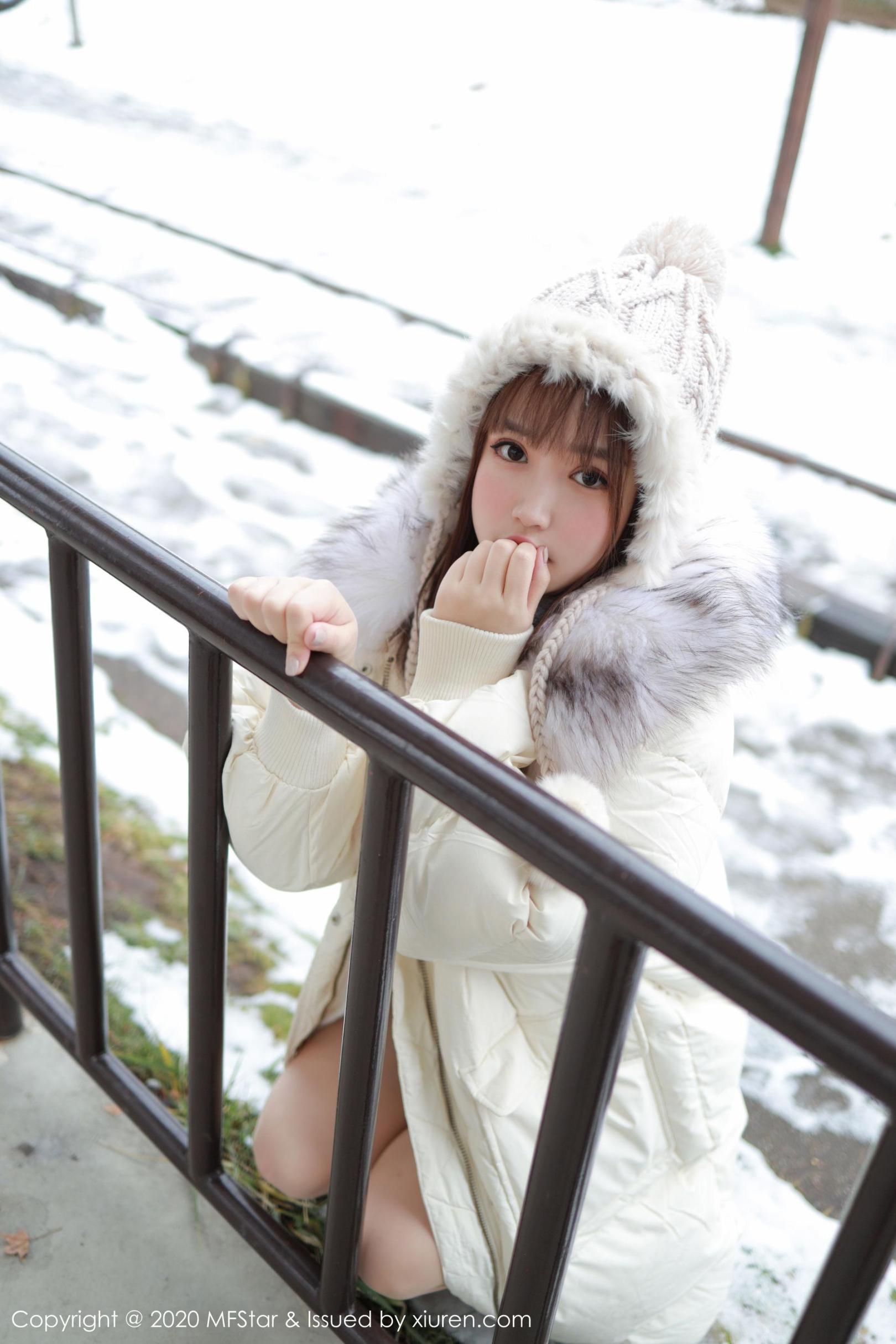 [模范学院] 蛋糕Cake 性感开背毛衣系列高清手机美女壁纸5P