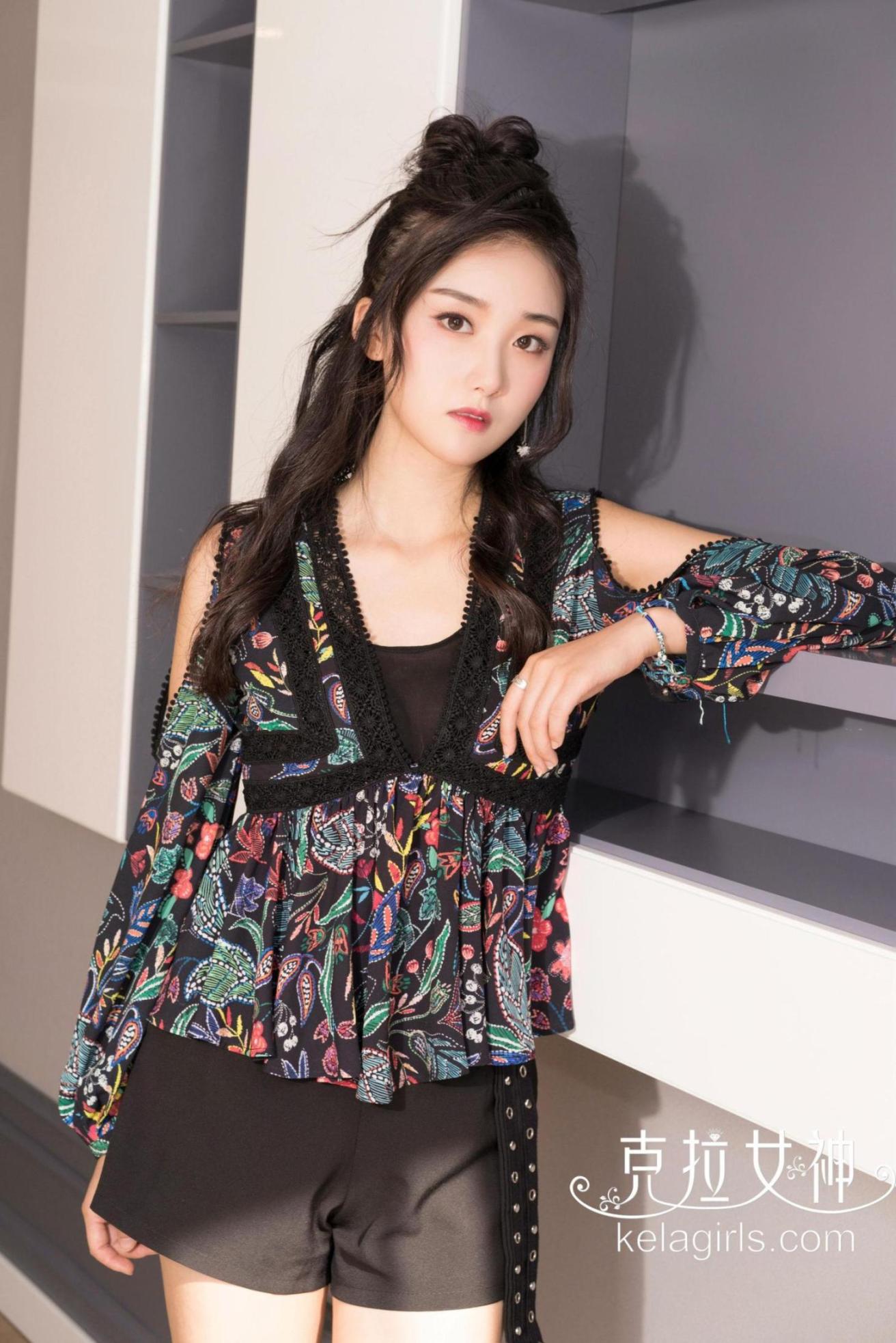 [网络美女] 网络美女 香足点轻红 高清手机美女壁纸