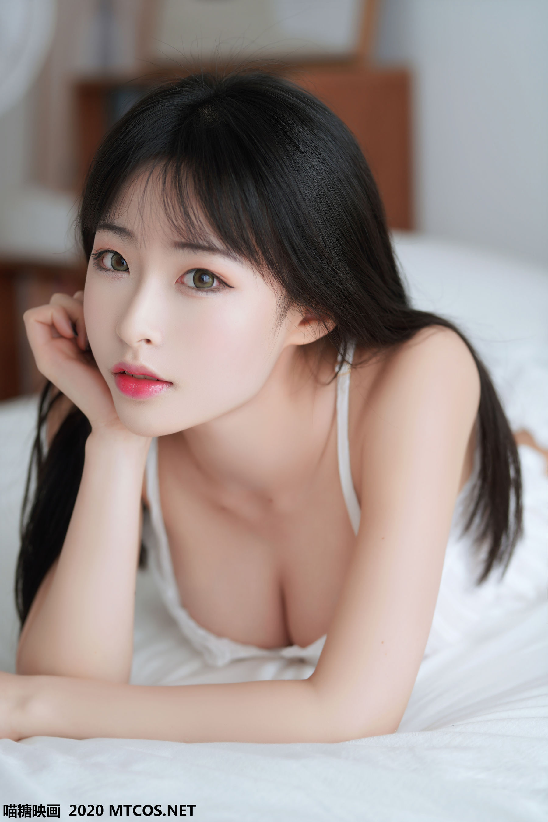 [网络美女] 网络美女 夏日清凉私房高清手机美女壁纸2P