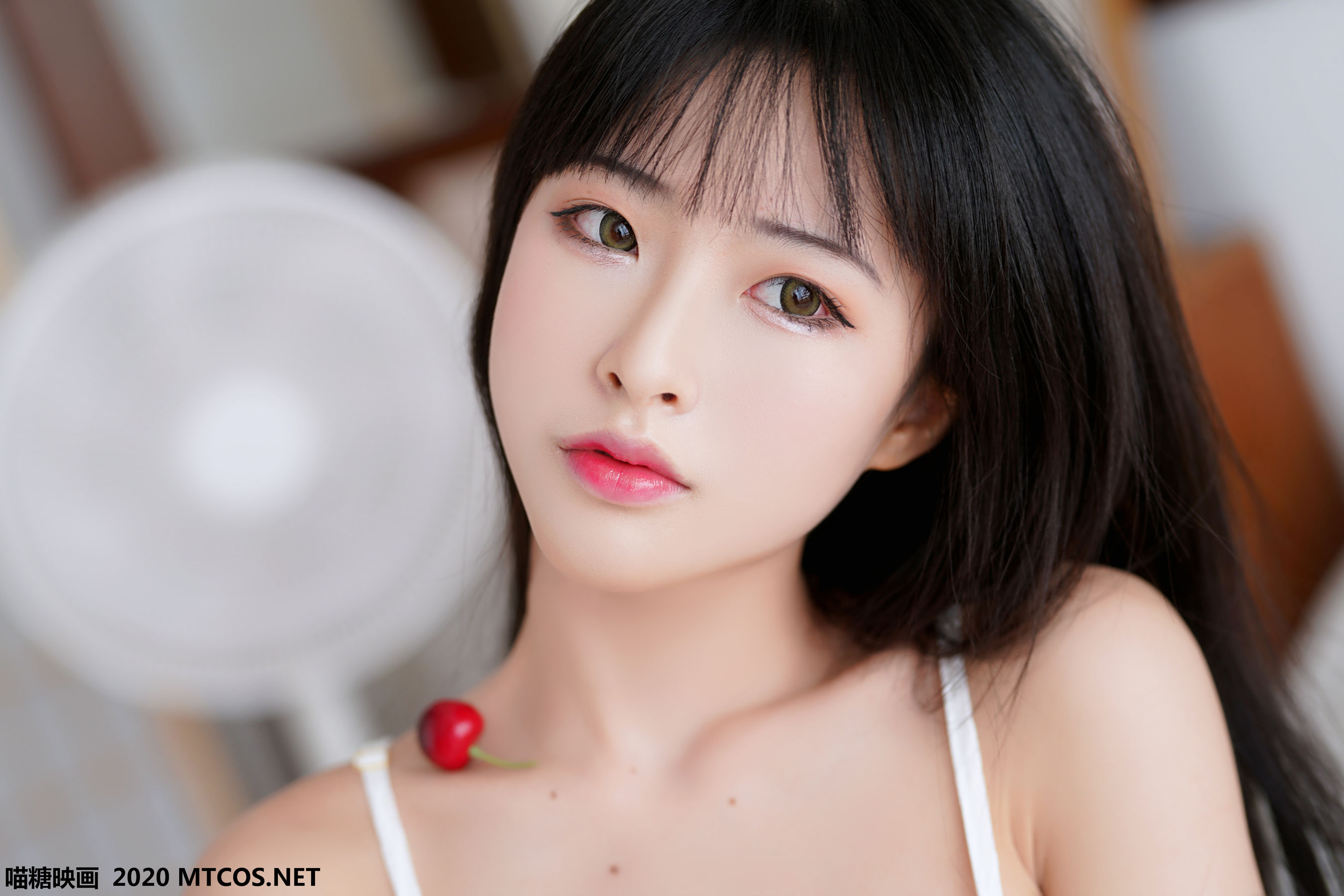 [网络美女] 网络美女 夏日清凉私房高清手机美女壁纸26P