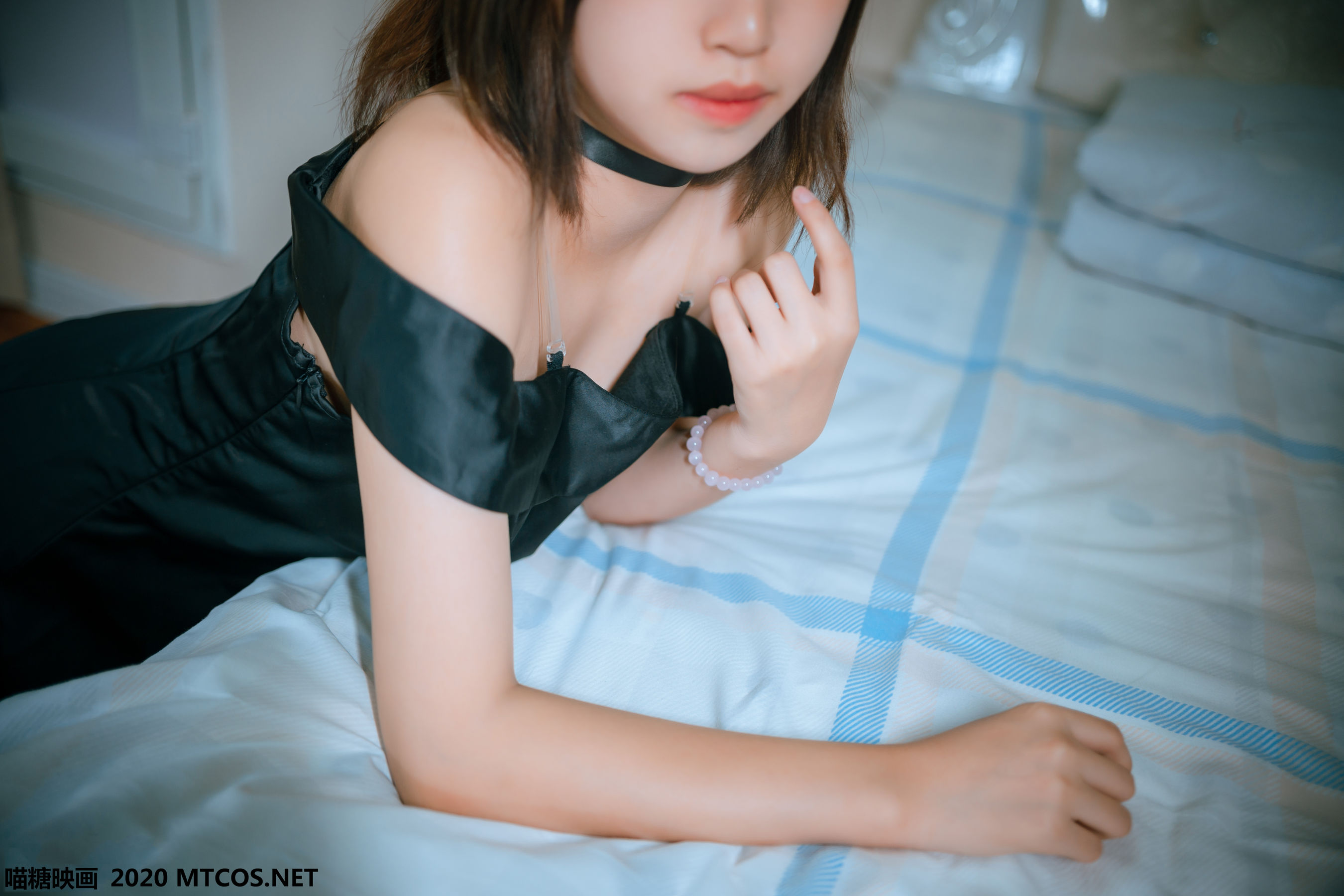 [网络美女] 网络美女 黑色礼服高清手机美女壁纸22P