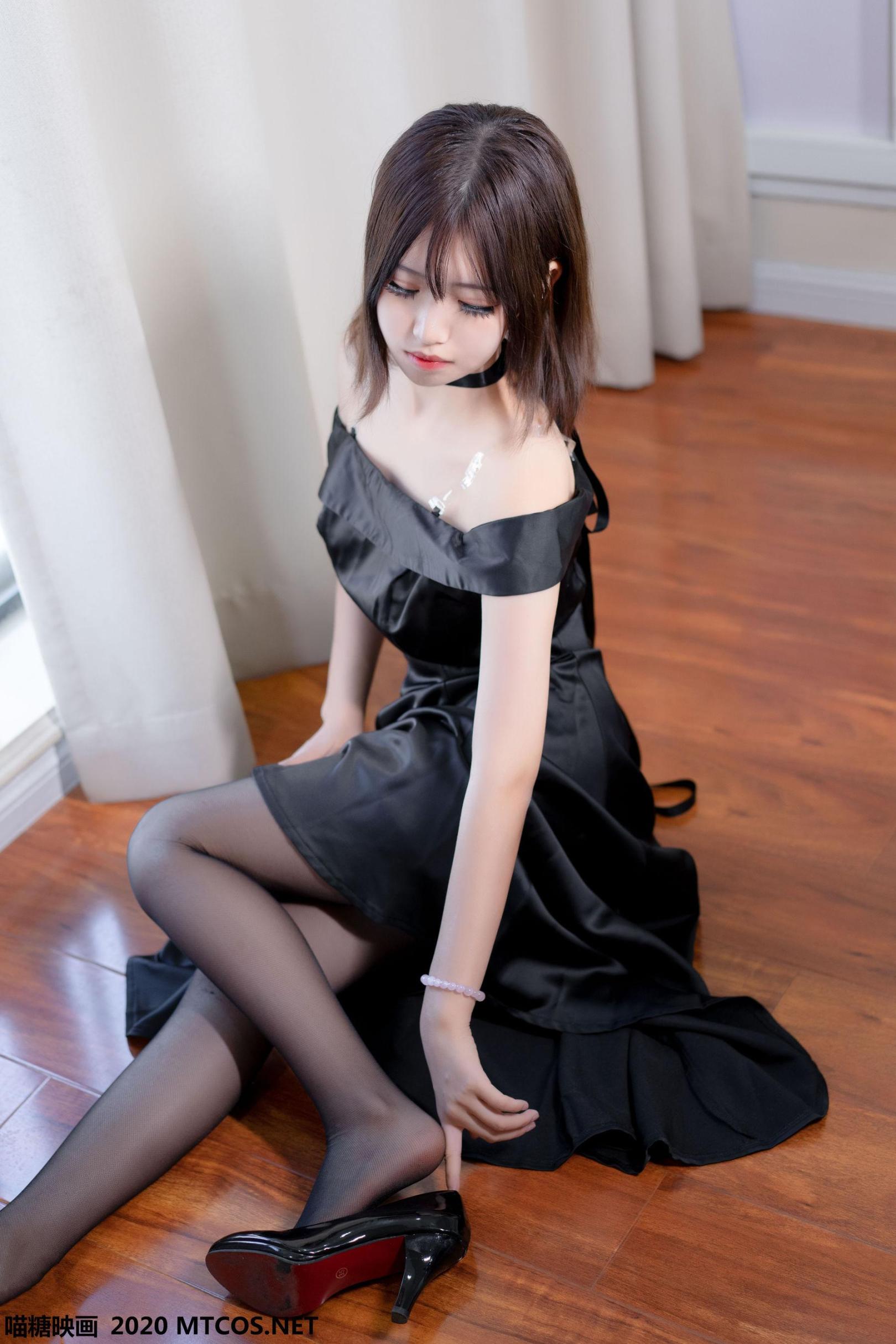 [网络美女] 网络美女 黑色礼服高清手机美女壁纸12P