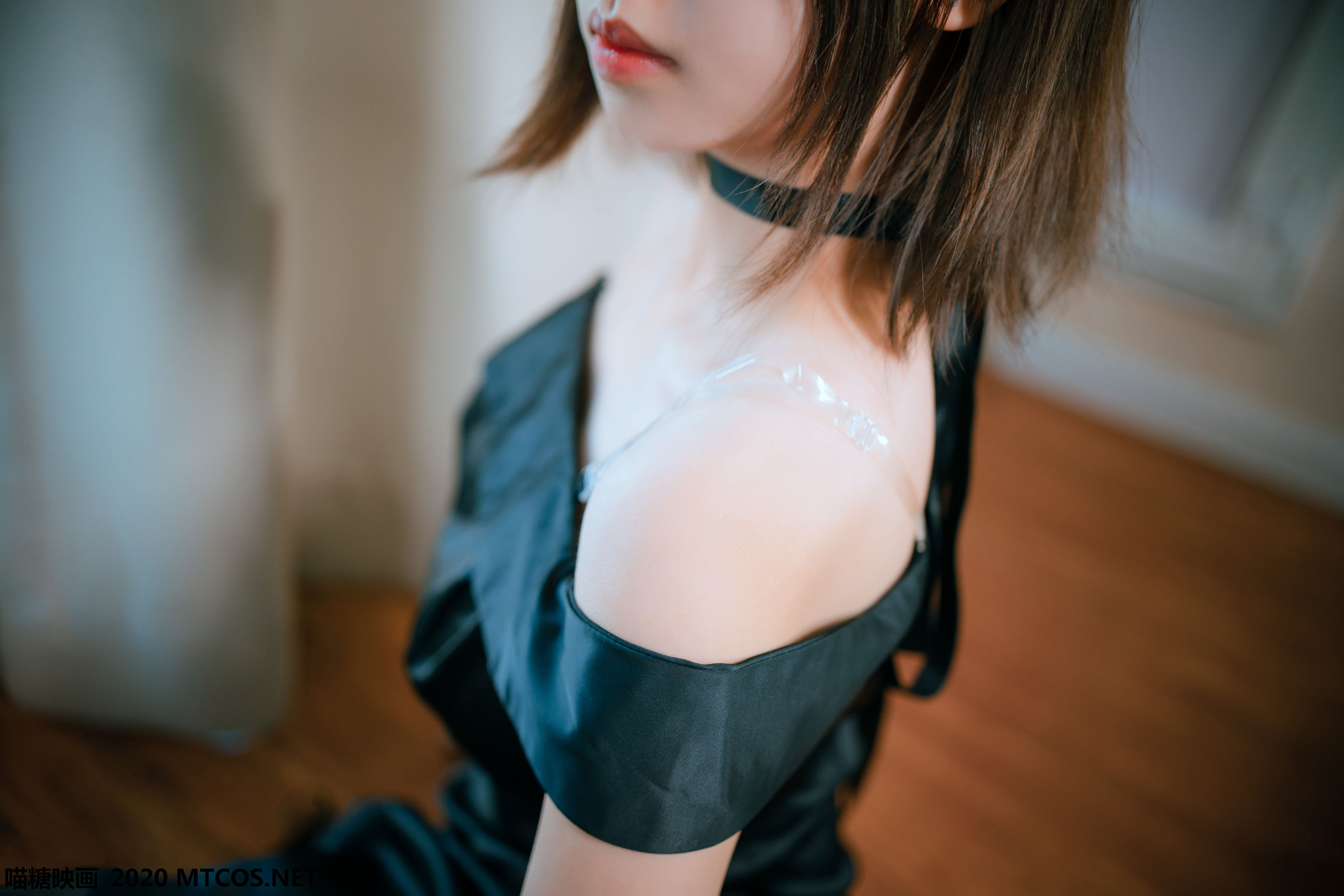 [网络美女] 网络美女 黑色礼服高清手机美女壁纸19P