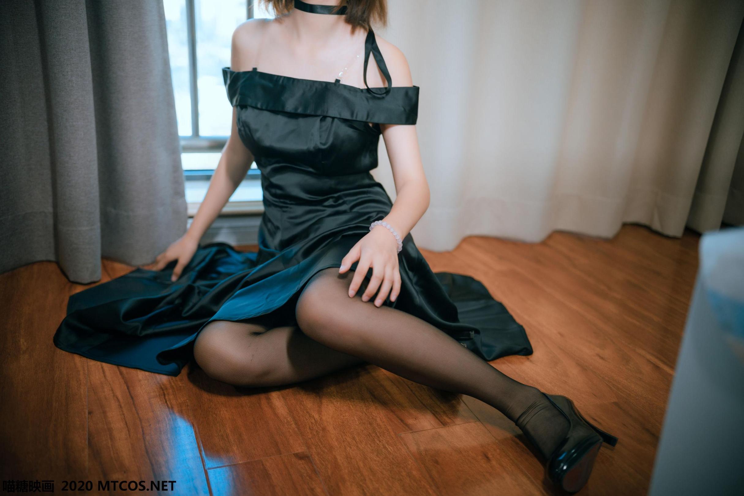 [网络美女] 网络美女 黑色礼服高清手机美女壁纸8P