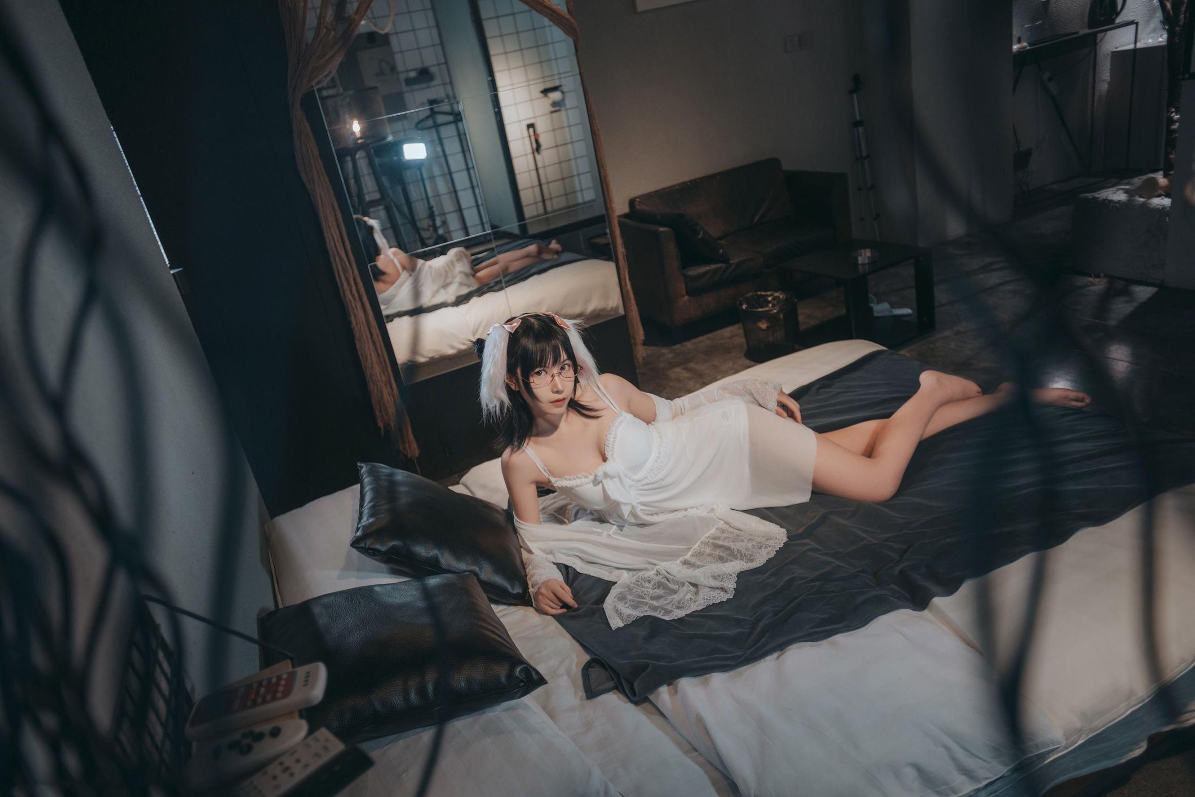 [网络美女] 逐月su 睡衣兔子高清手机美女壁纸16P