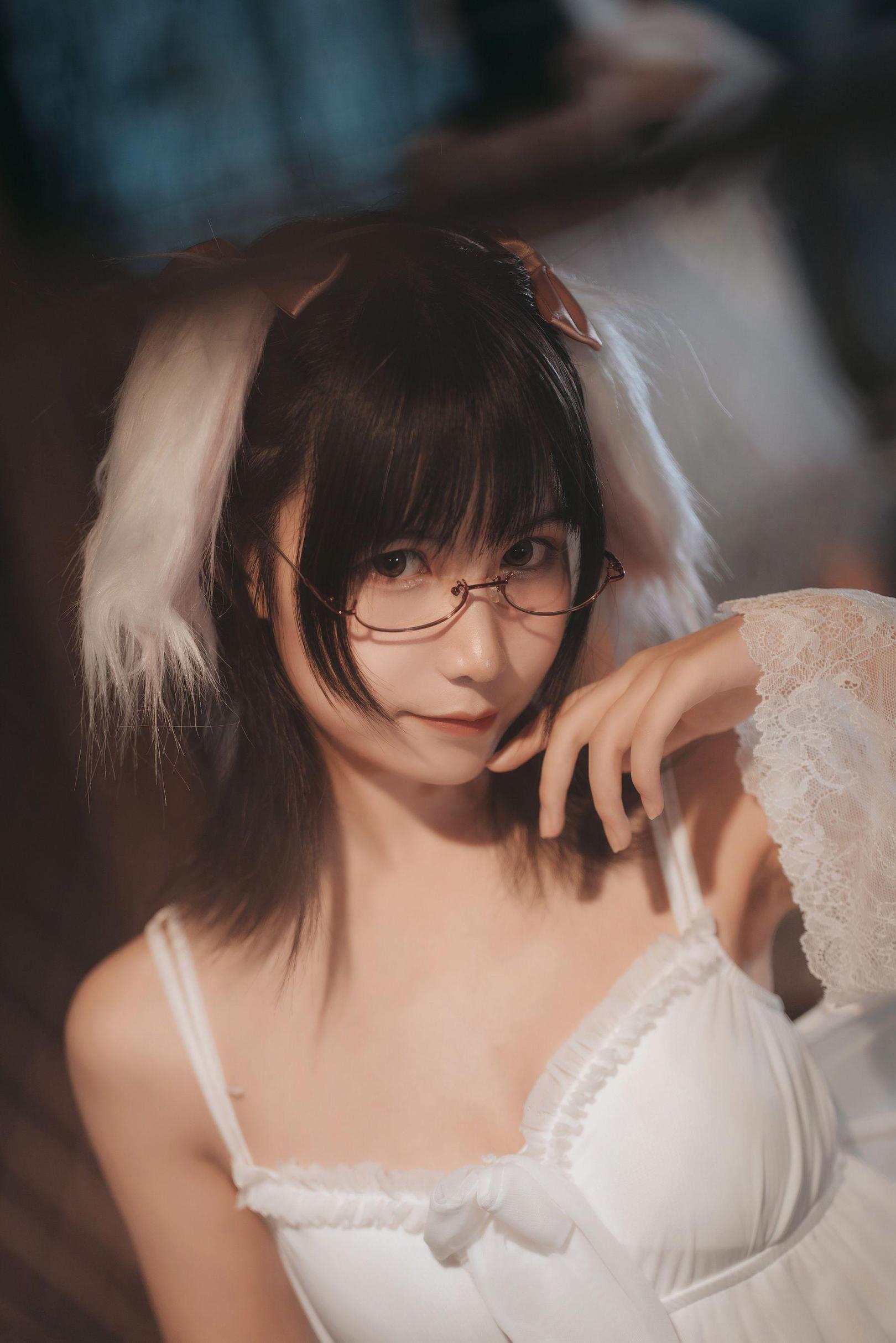 [网络美女] 逐月su 睡衣兔子高清手机美女壁纸9P