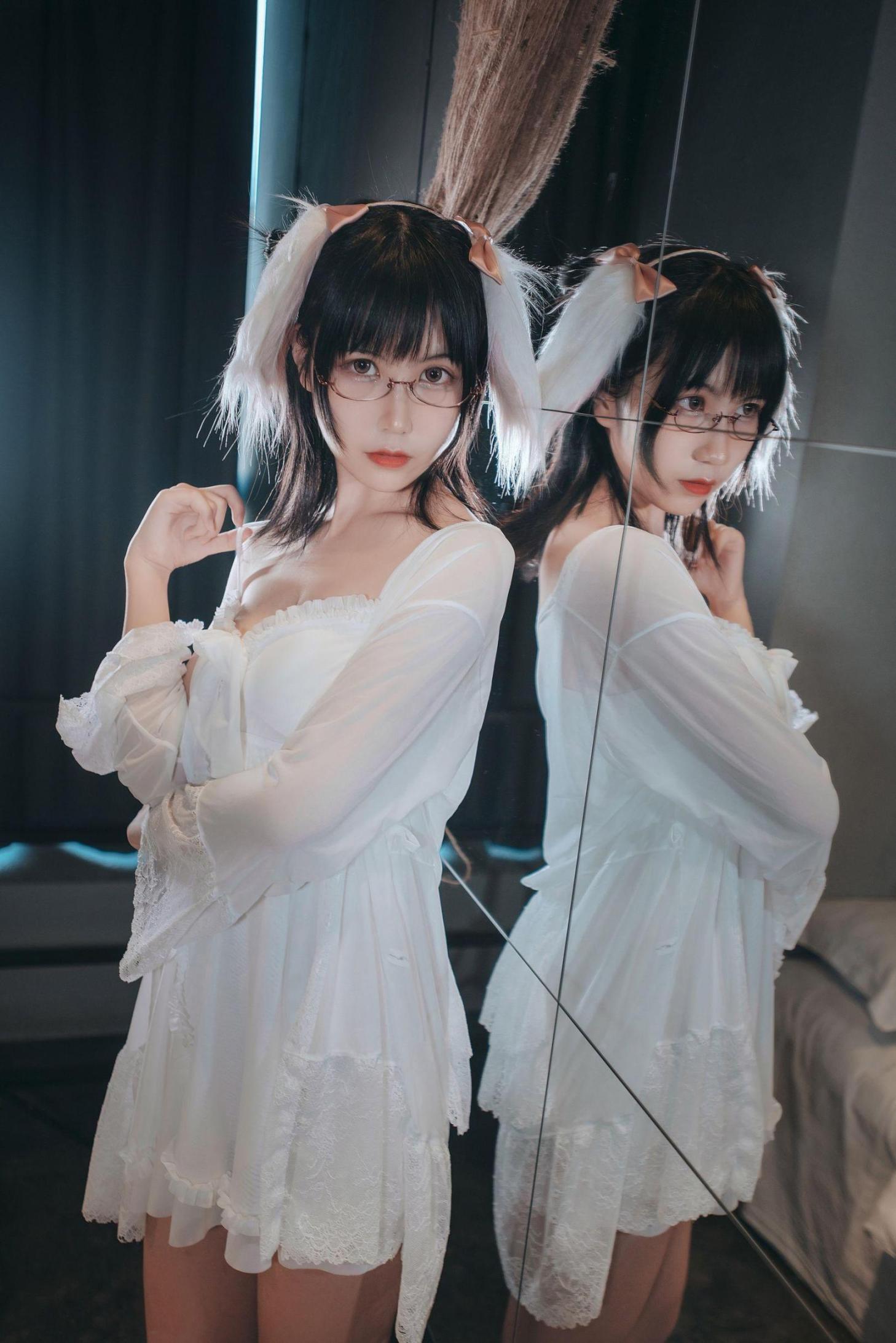 [网络美女] 逐月su 睡衣兔子高清手机美女壁纸6P