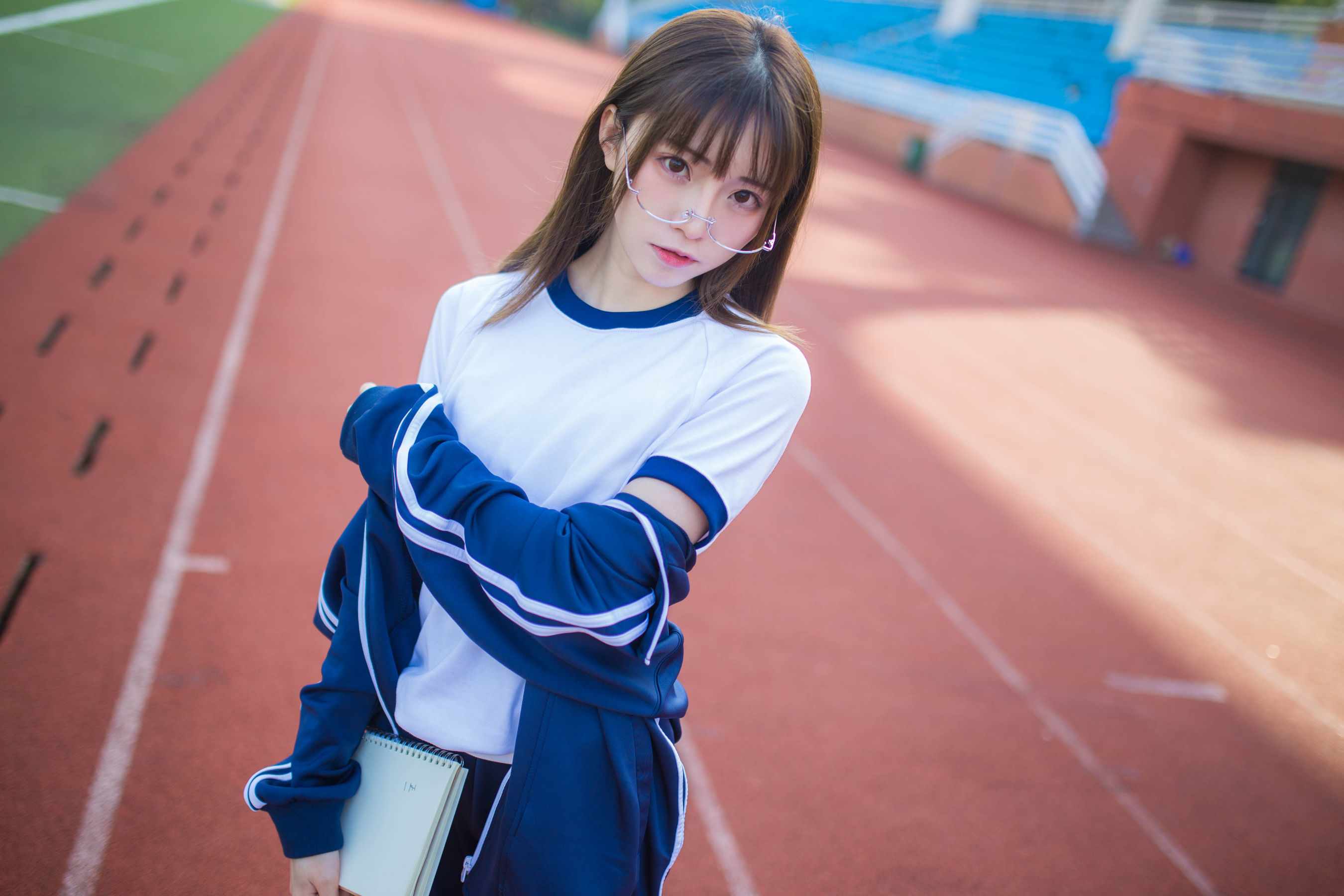 [网络美女] 绮太郎 蓝色运动服女孩高清手机美女壁纸11P