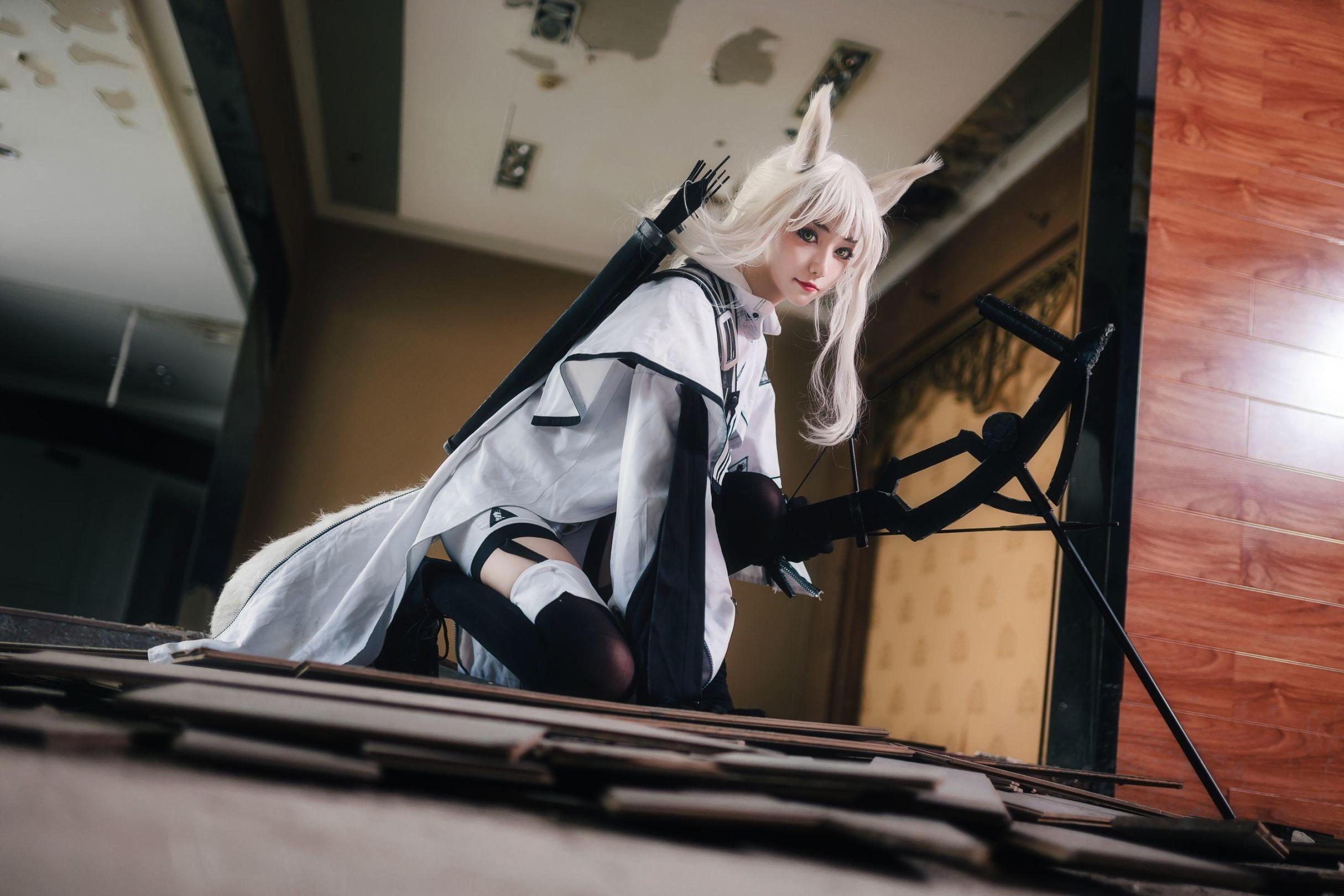 [网络美女] 南桃Momoko 白金常服高清手机美女壁纸7P