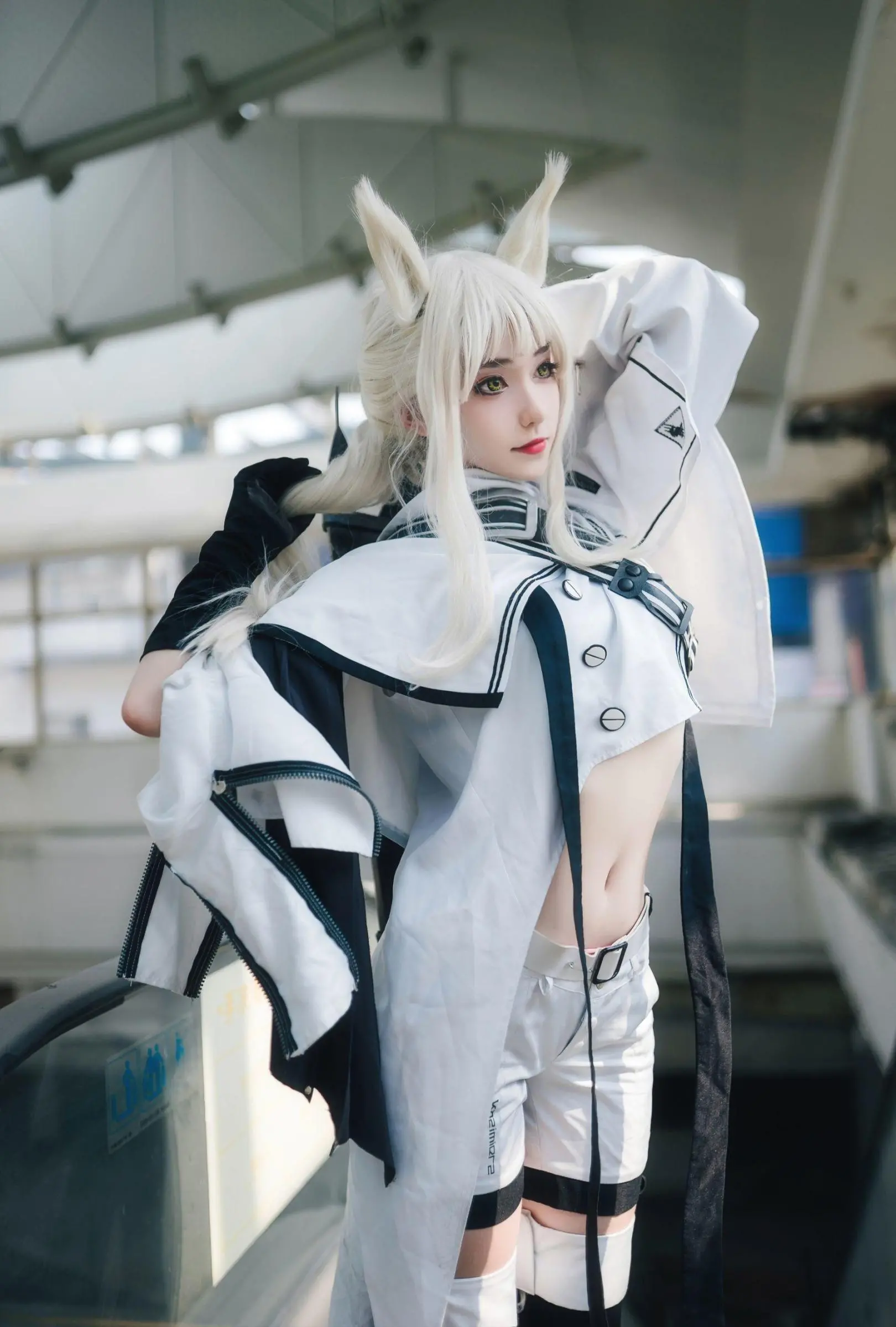 南桃Momoko 白金常服高清写真3P